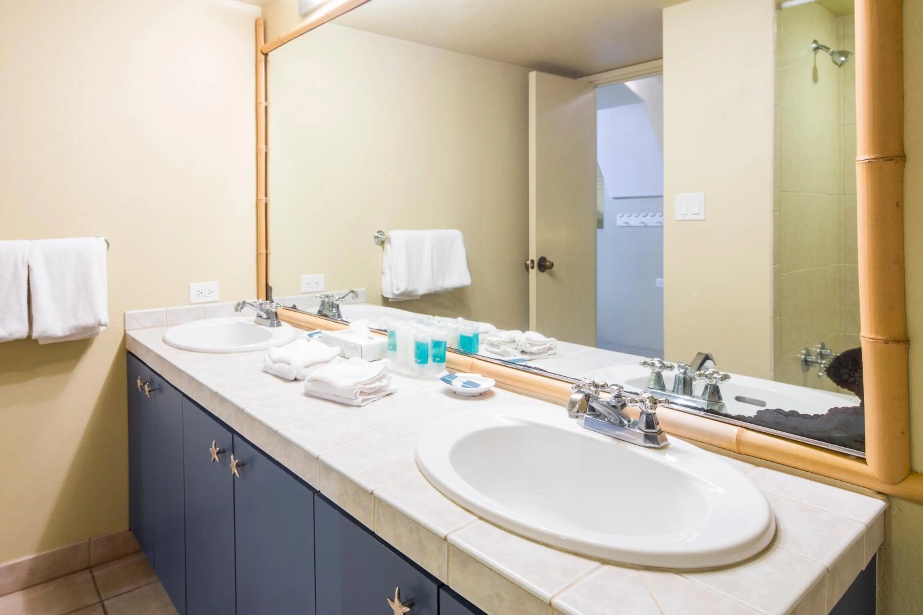 Bathroom in Castle Kama'ole Sands