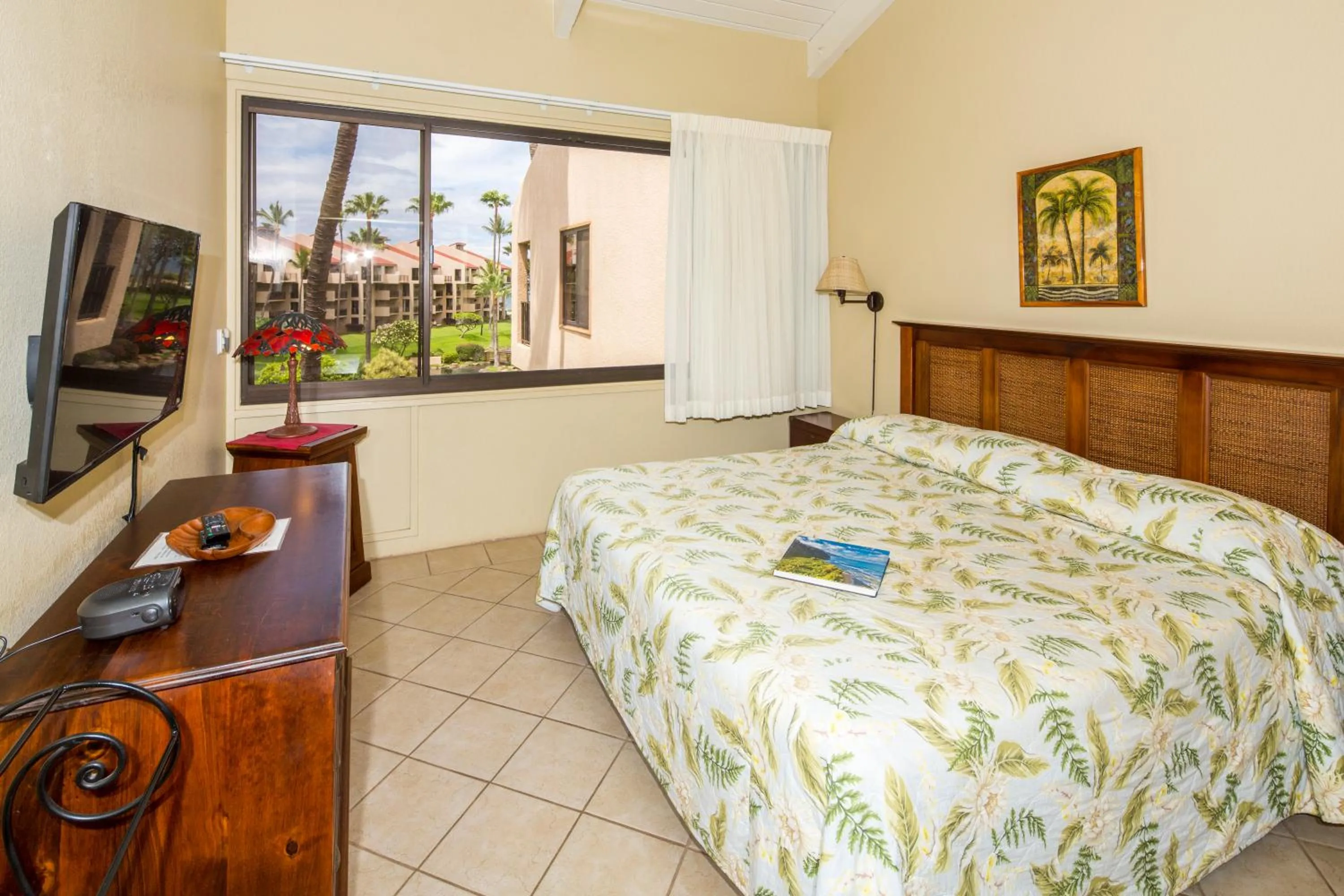 Bedroom, Bed in Castle Kama'ole Sands