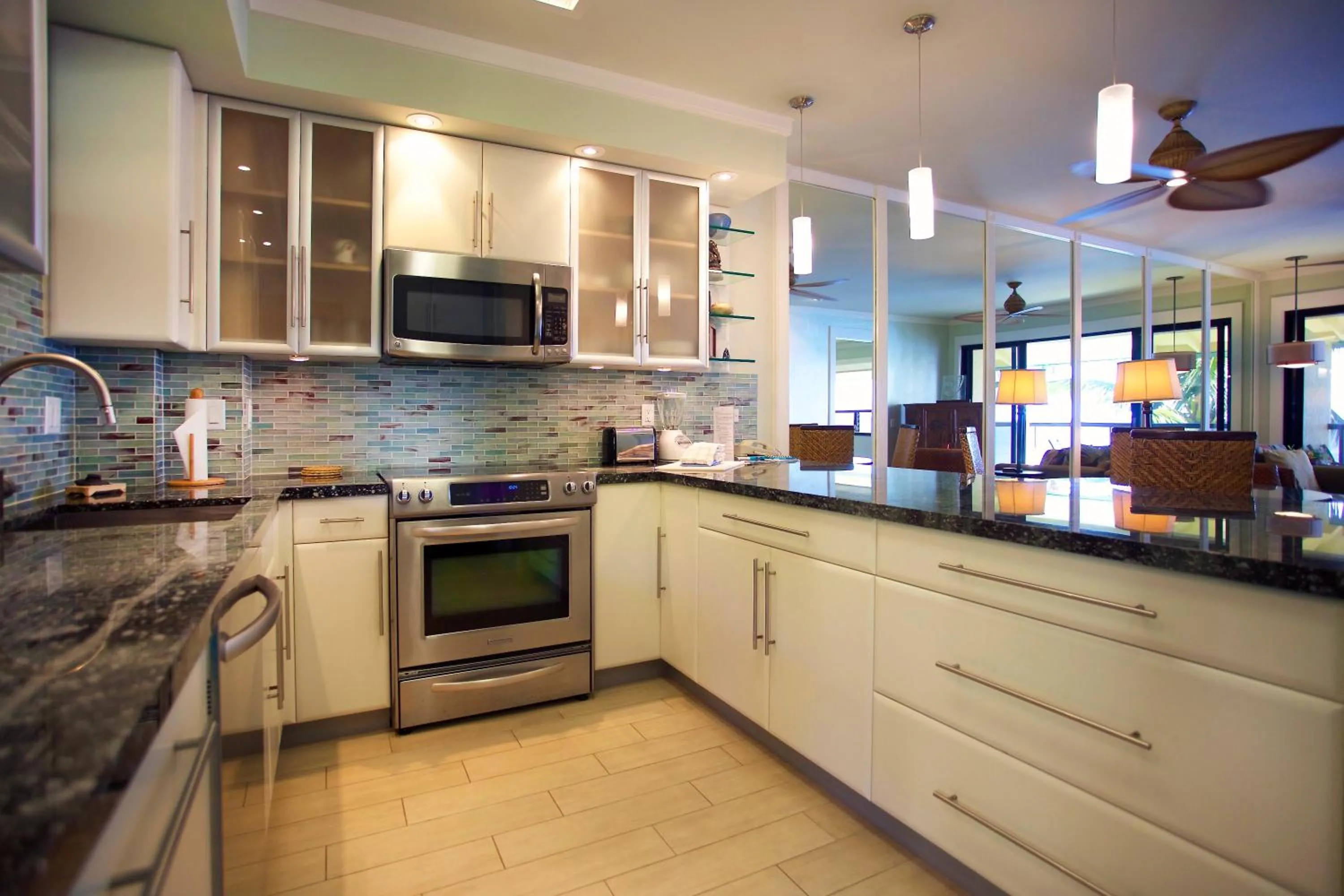 kitchen in Castle Po'ipū Shores