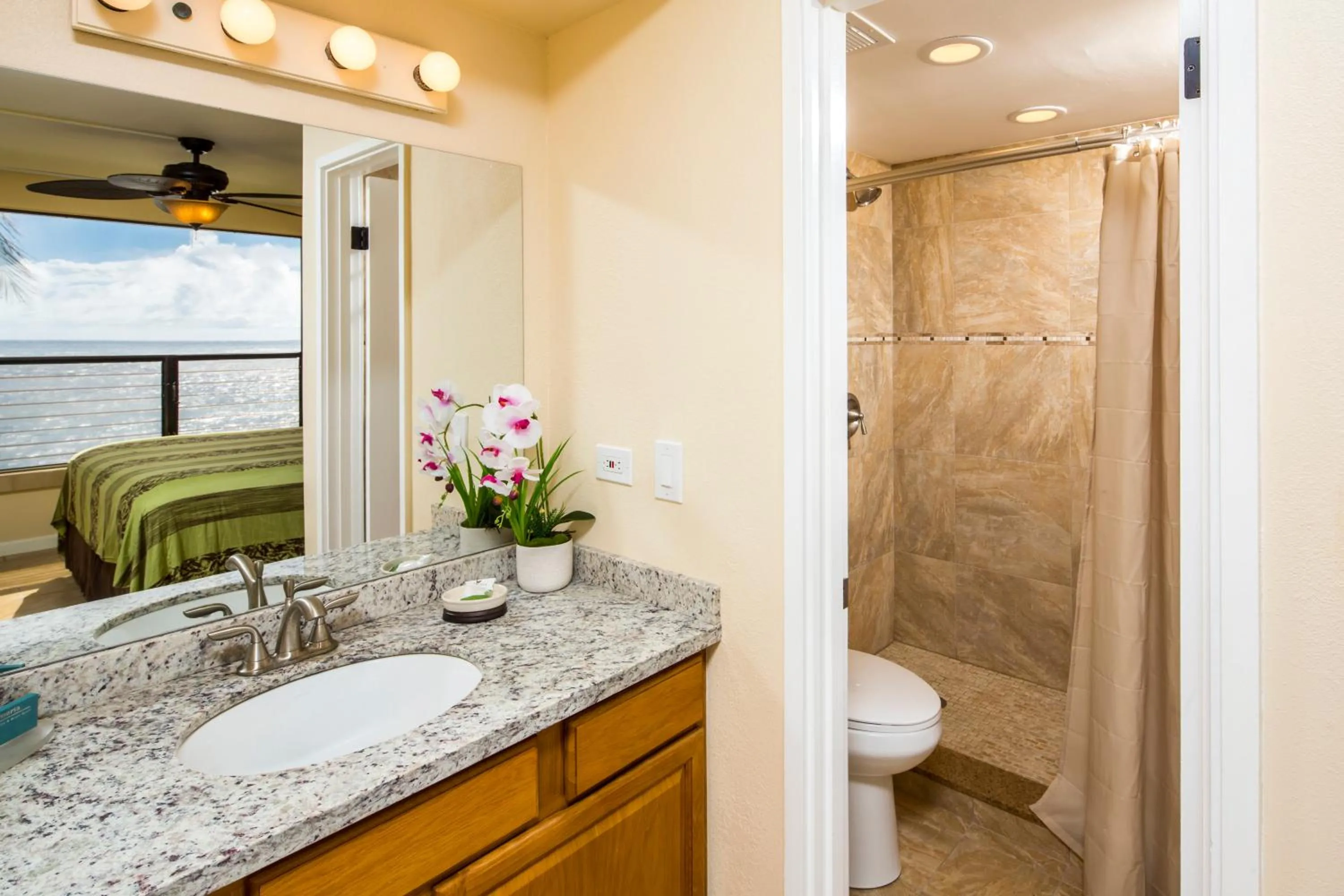 Bathroom in Castle Po'ipū Shores
