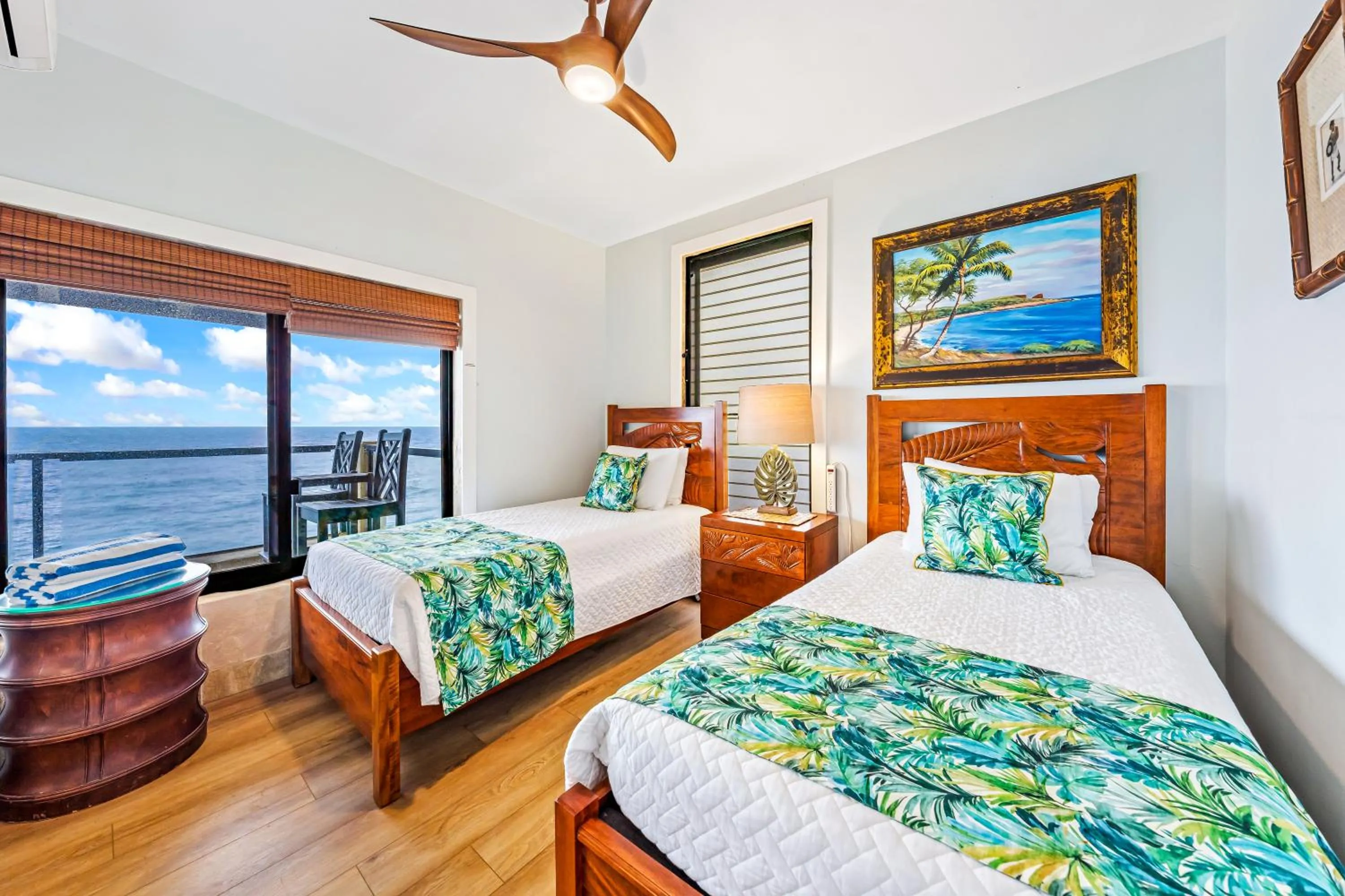 Bedroom, Bed in Castle Po'ipū Shores