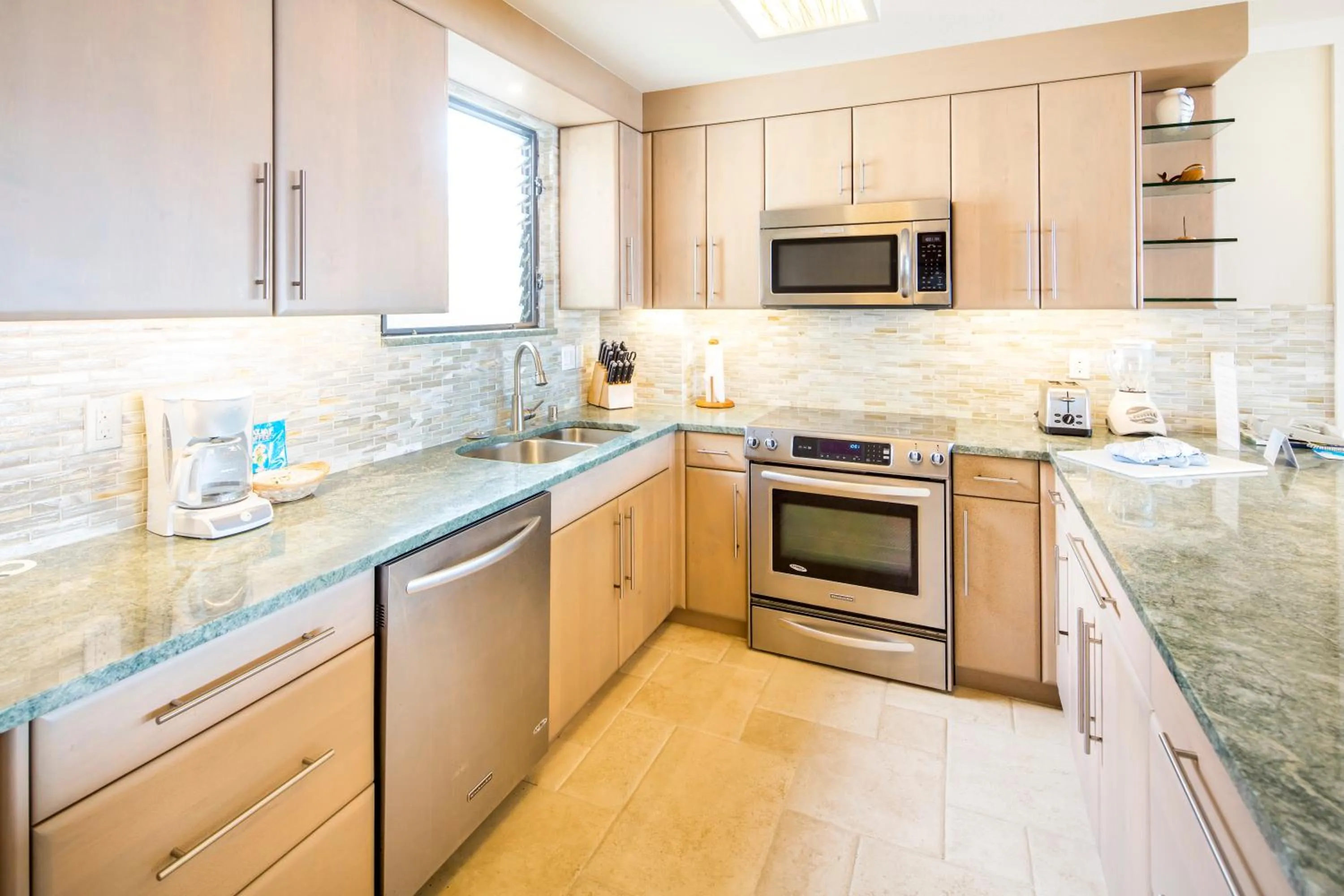 Kitchen or kitchenette in Castle Po'ipū Shores