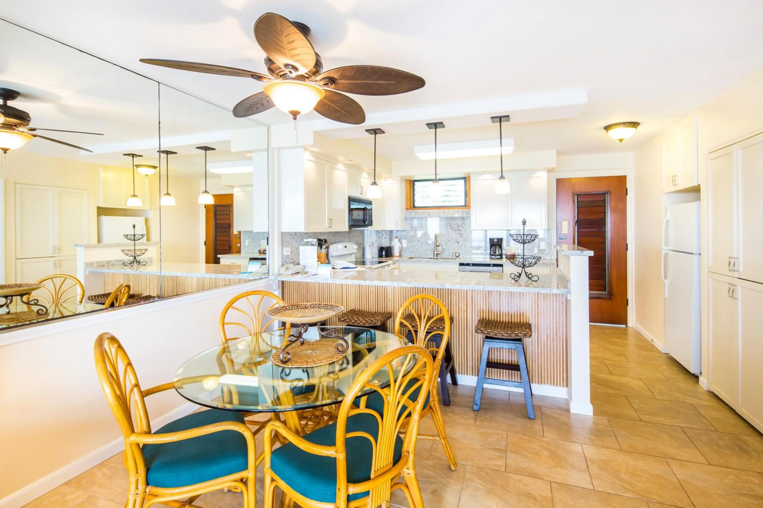 Living room in Castle Po'ipū Shores