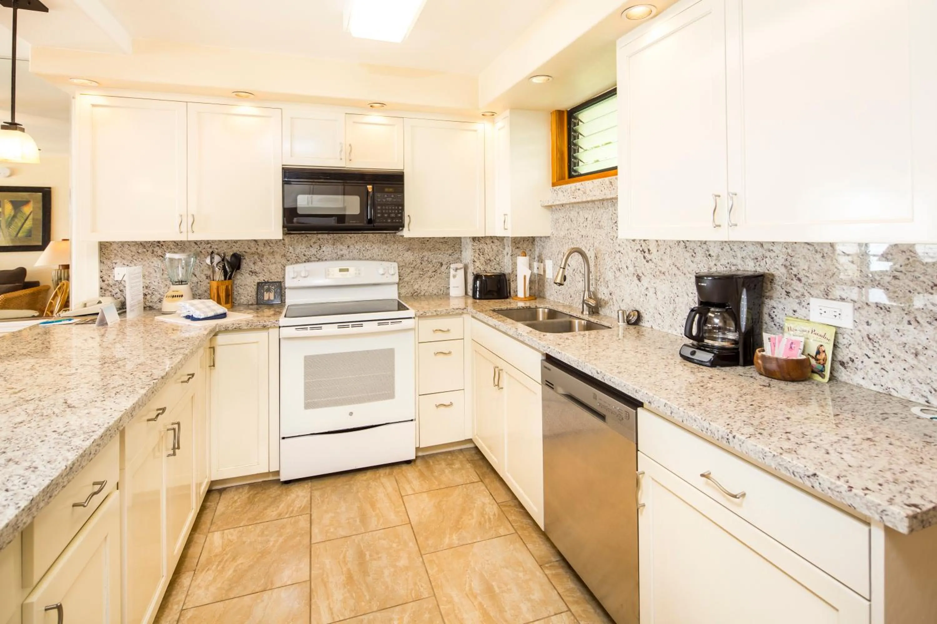 Kitchen or kitchenette in Castle Po'ipū Shores