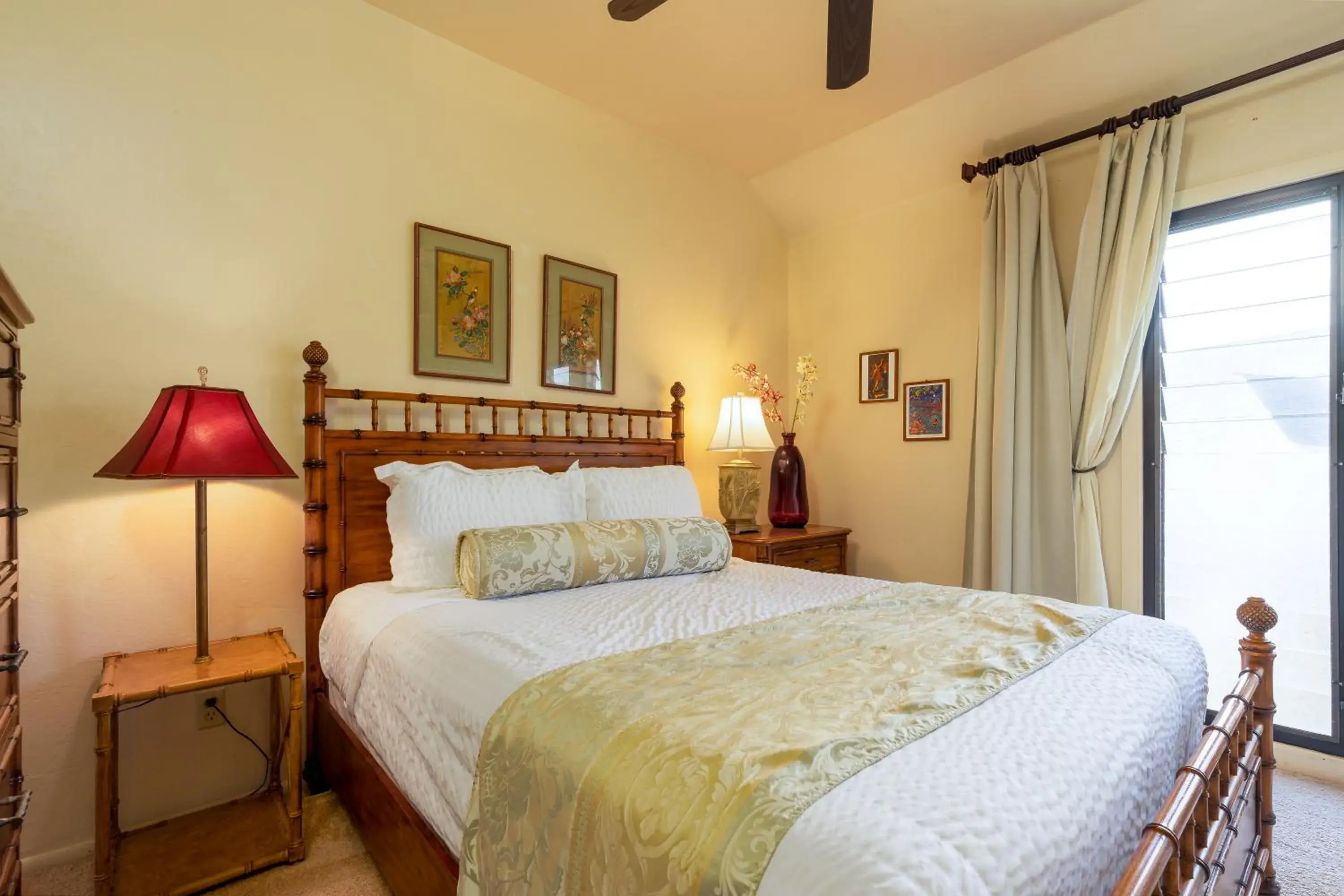 Bedroom, Bed in Castle Kaha Lani Resort Bedroom, Bed in Castle Kaha Lani Resort