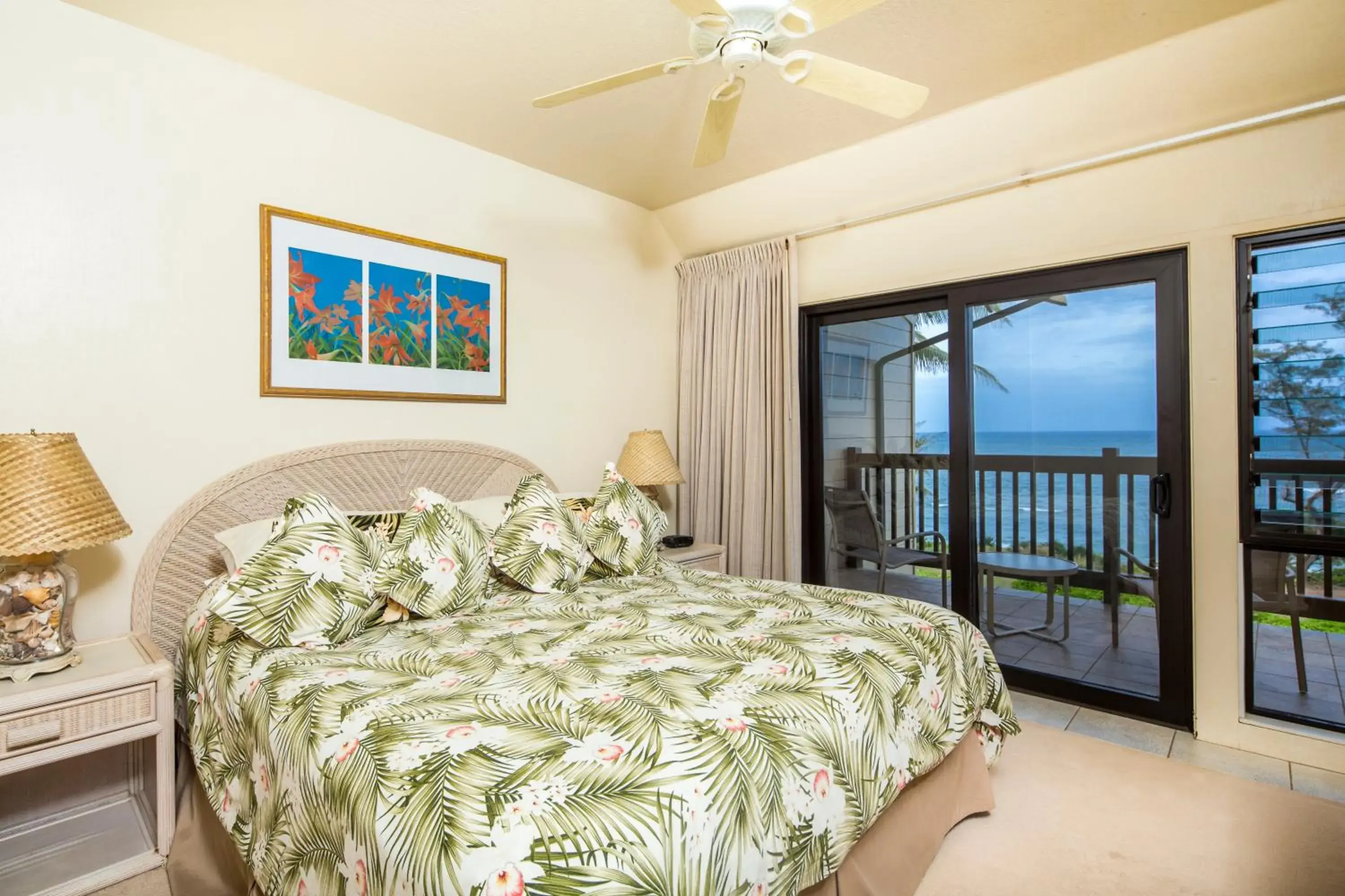 Bedroom, Bed in Castle Kaha Lani Resort Bedroom, Bed in Castle Kaha Lani Resort