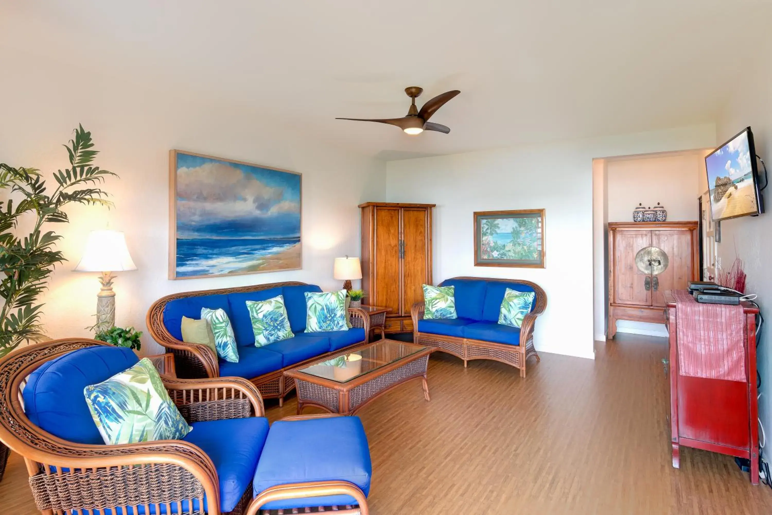 Living room in Castle Kaha Lani Resort Living room in Castle Kaha Lani Resort