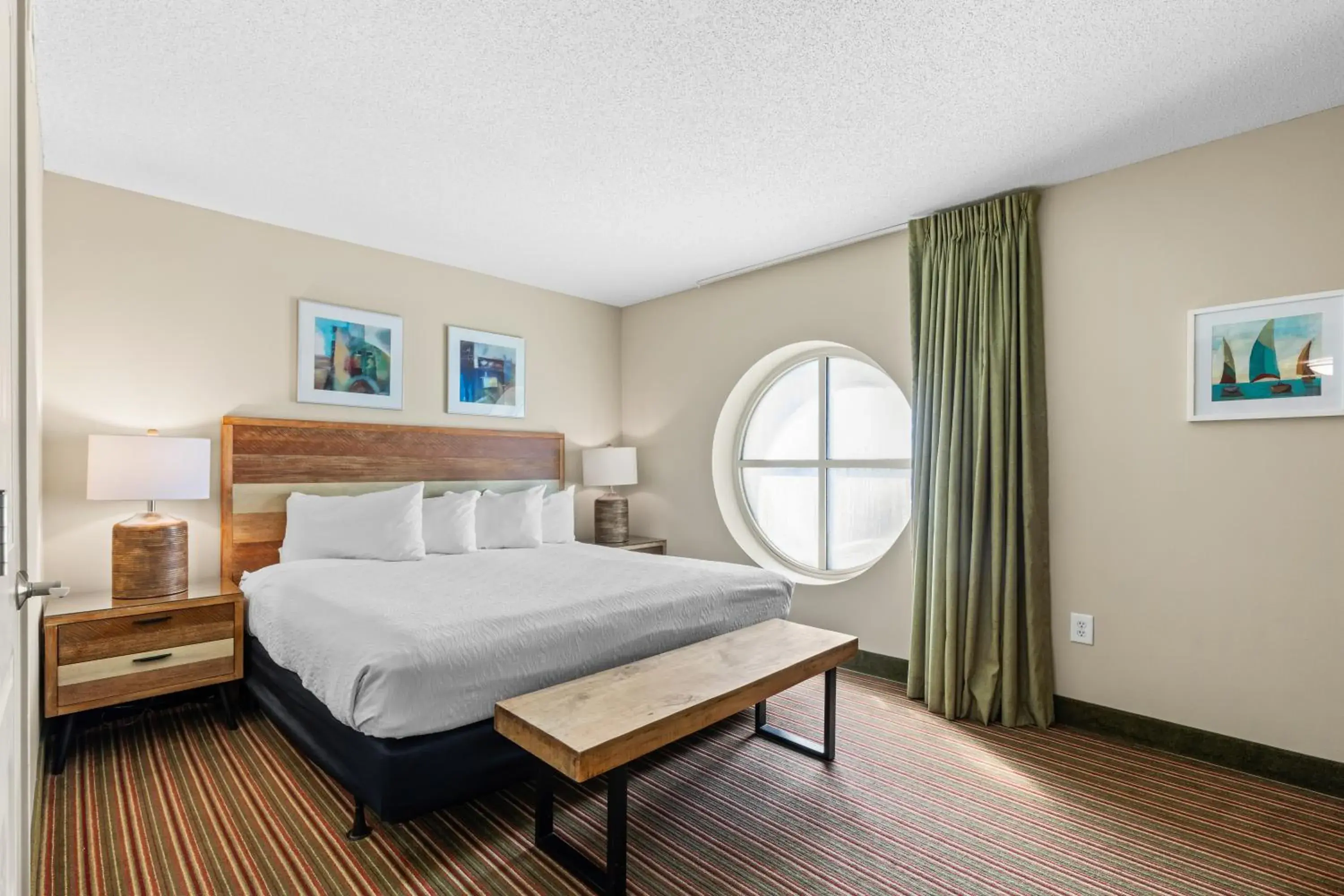 Three-Bedroom Suite - Ocean Front in Seaside Resort Three-Bedroom Suite - Ocean Front in Seaside Resort