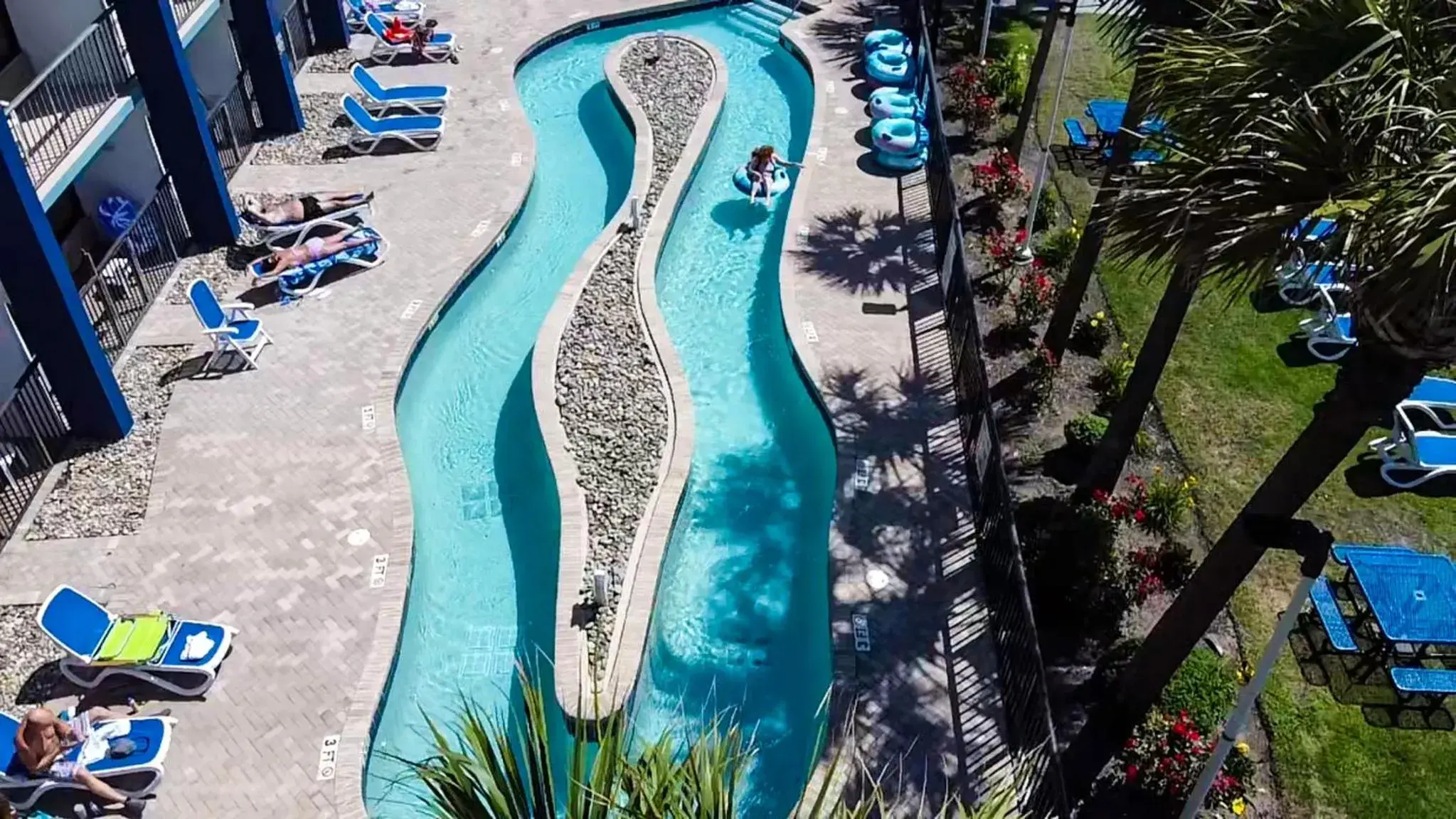 Swimming pool in Grande Shores Swimming pool in Grande Shores