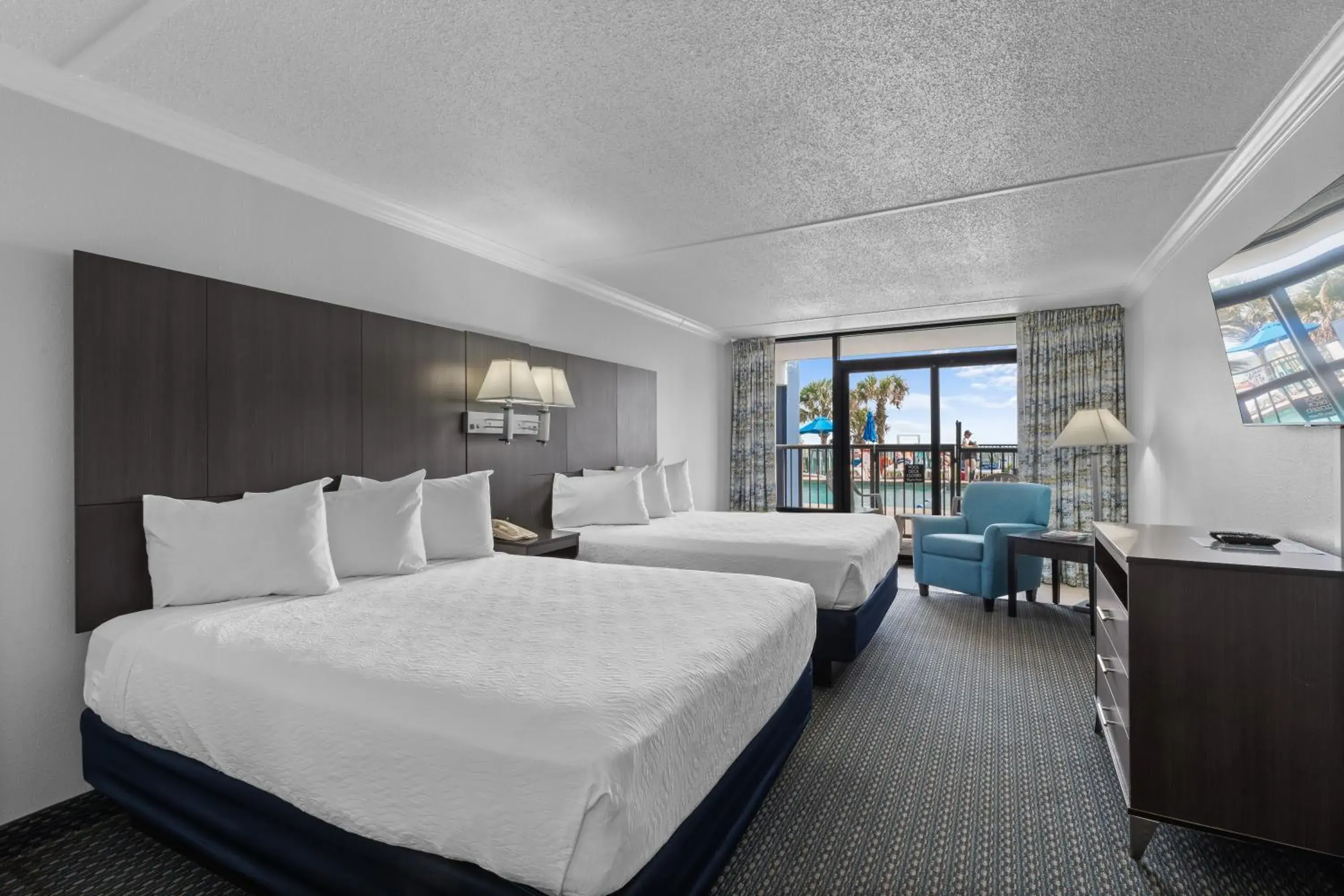 Photo of the whole room, Bed in Grande Shores Photo of the whole room, Bed in Grande Shores