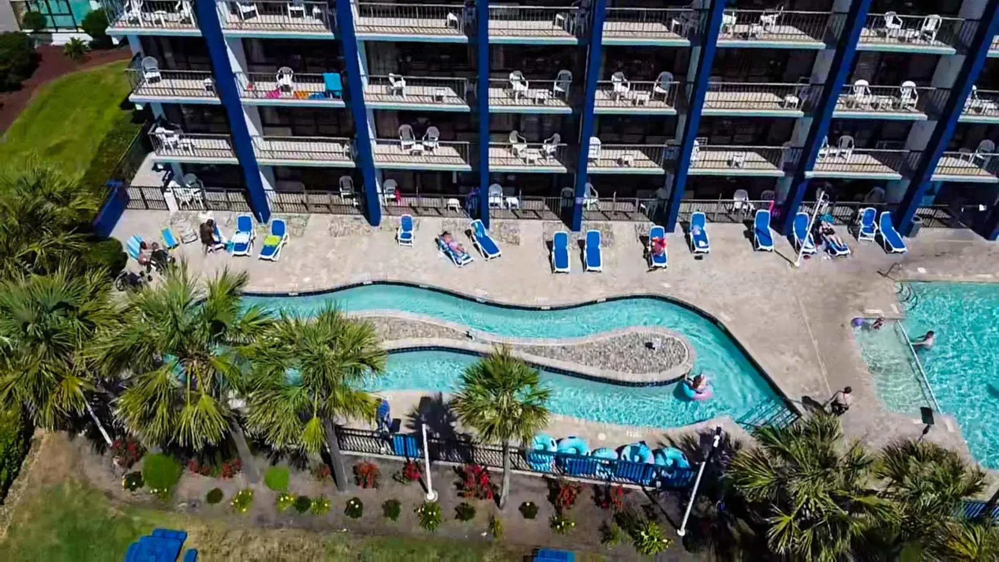 Swimming pool in Grande Shores Swimming pool in Grande Shores