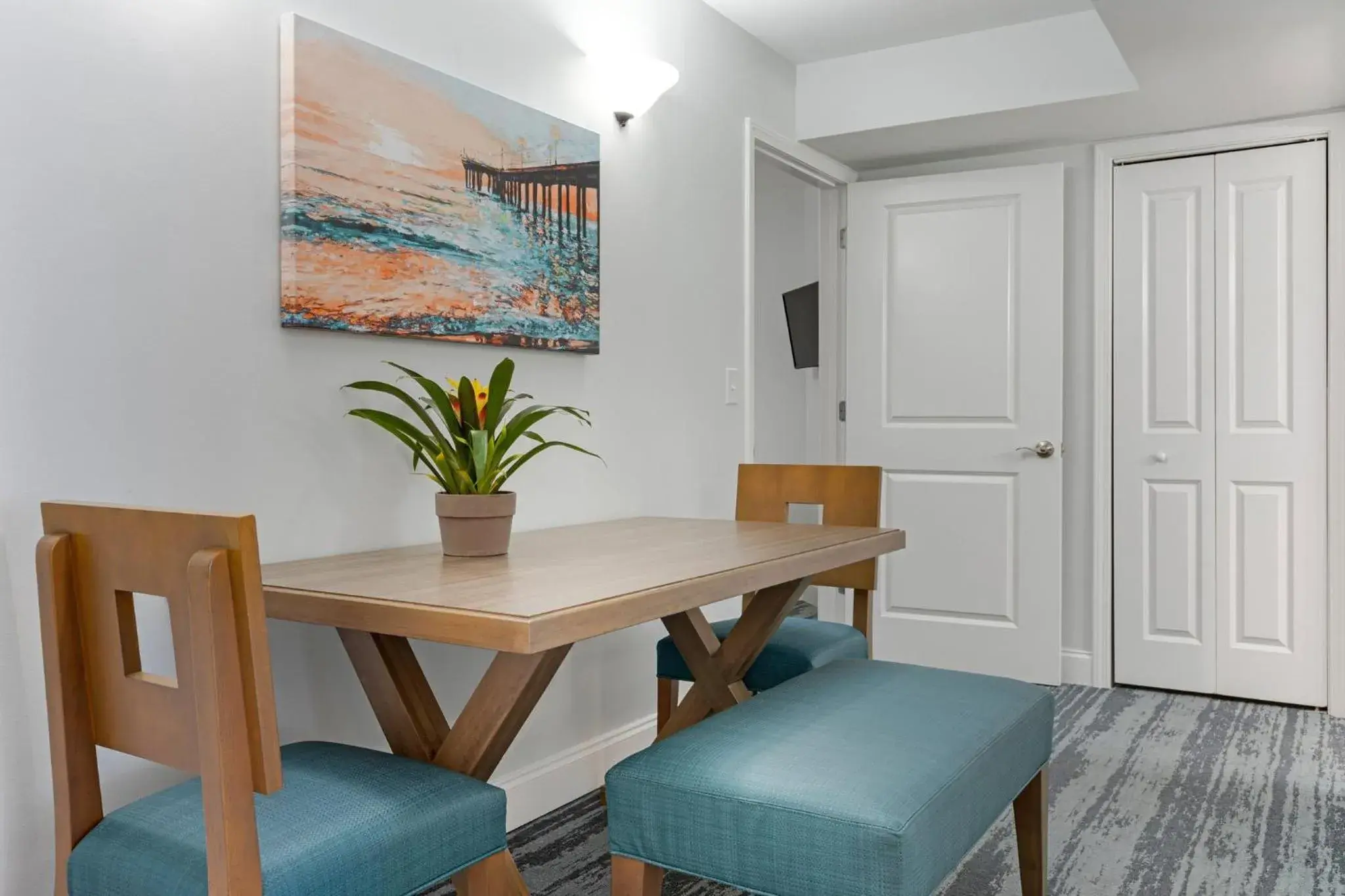 Restaurant/places to eat in Club Wyndham Towers on the Grove Restaurant/places to eat in Club Wyndham Towers on the Grove