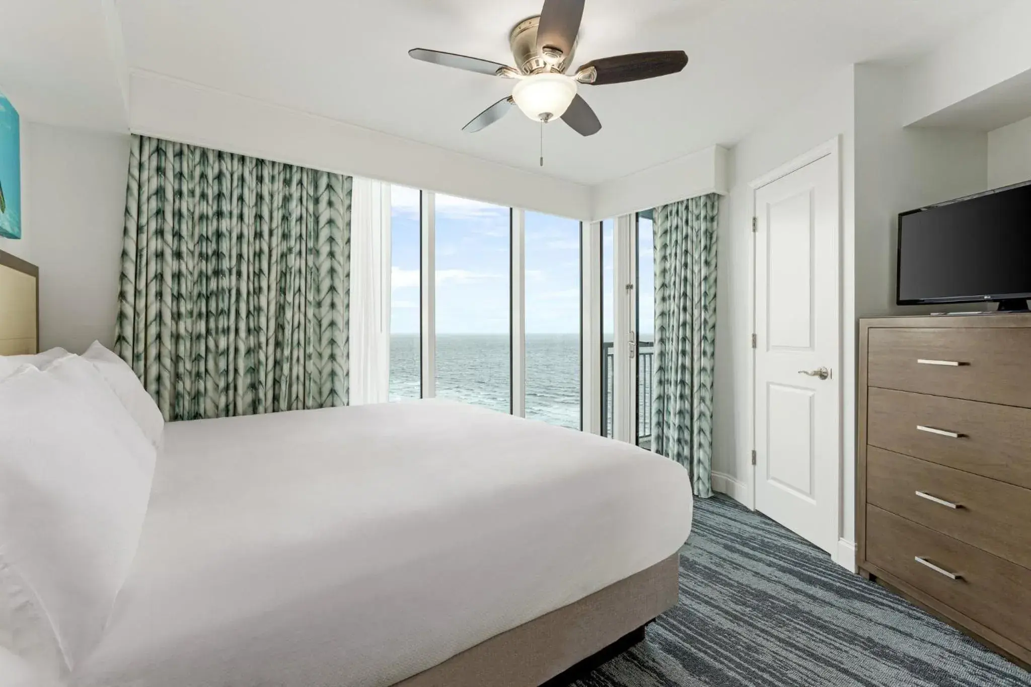 Bedroom, Bed in Club Wyndham Towers on the Grove Bedroom, Bed in Club Wyndham Towers on the Grove