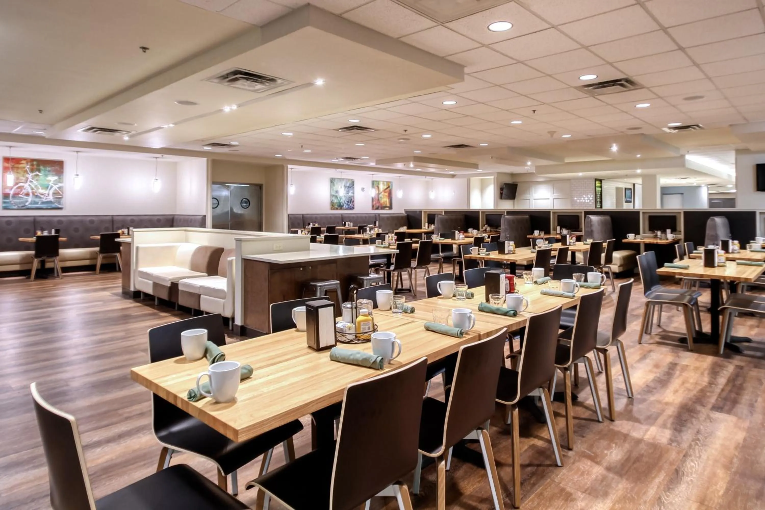 Restaurant/places to eat in Holiday Inn & Suites Atlanta Airport North by IHG