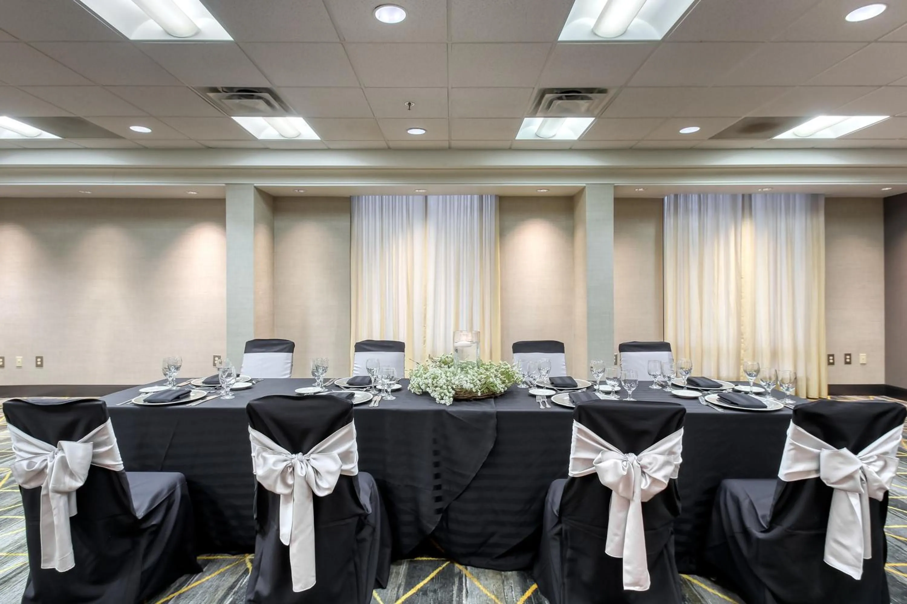 Meeting/conference room in Holiday Inn & Suites Atlanta Airport North by IHG