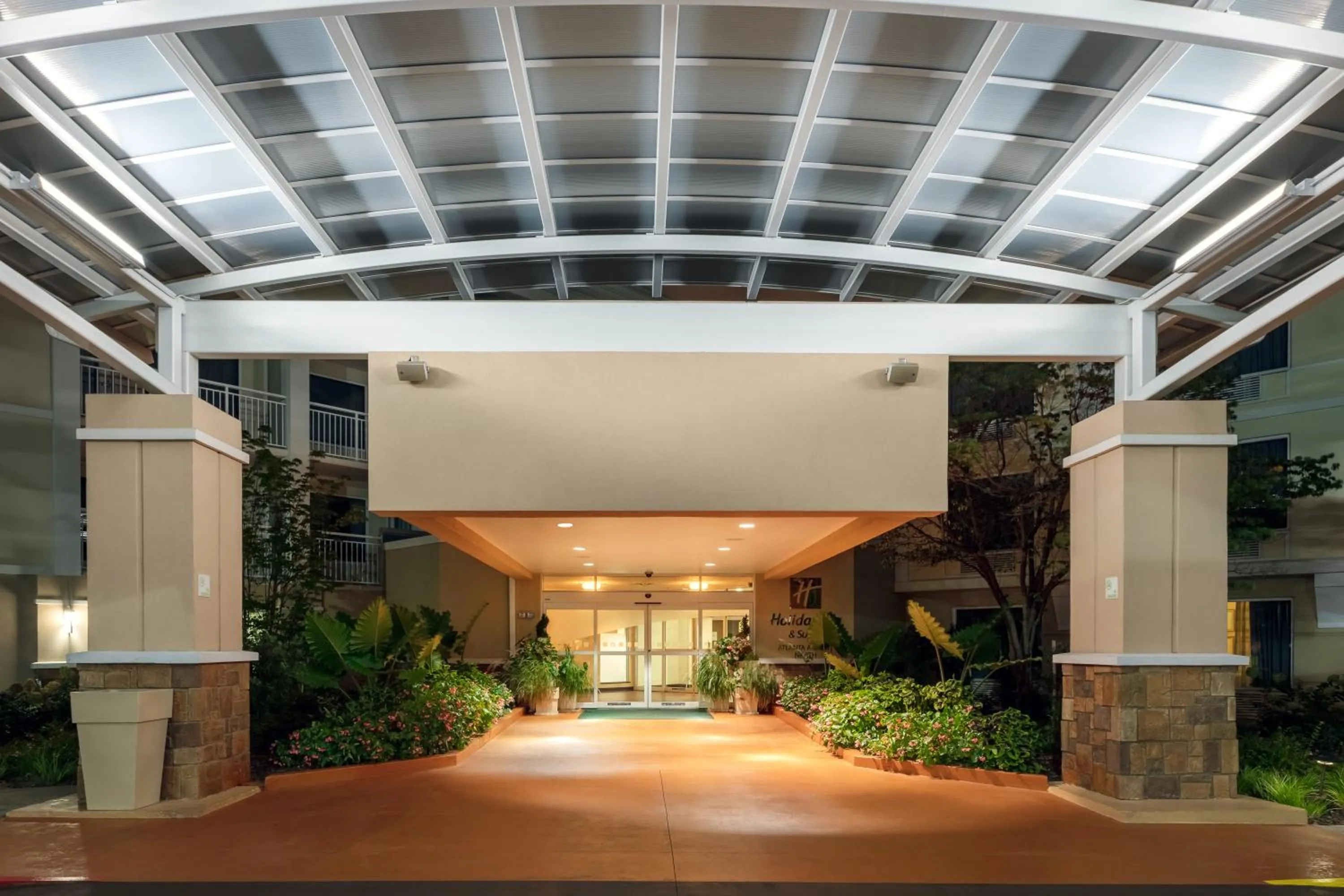 Property building in Holiday Inn & Suites Atlanta Airport North by IHG