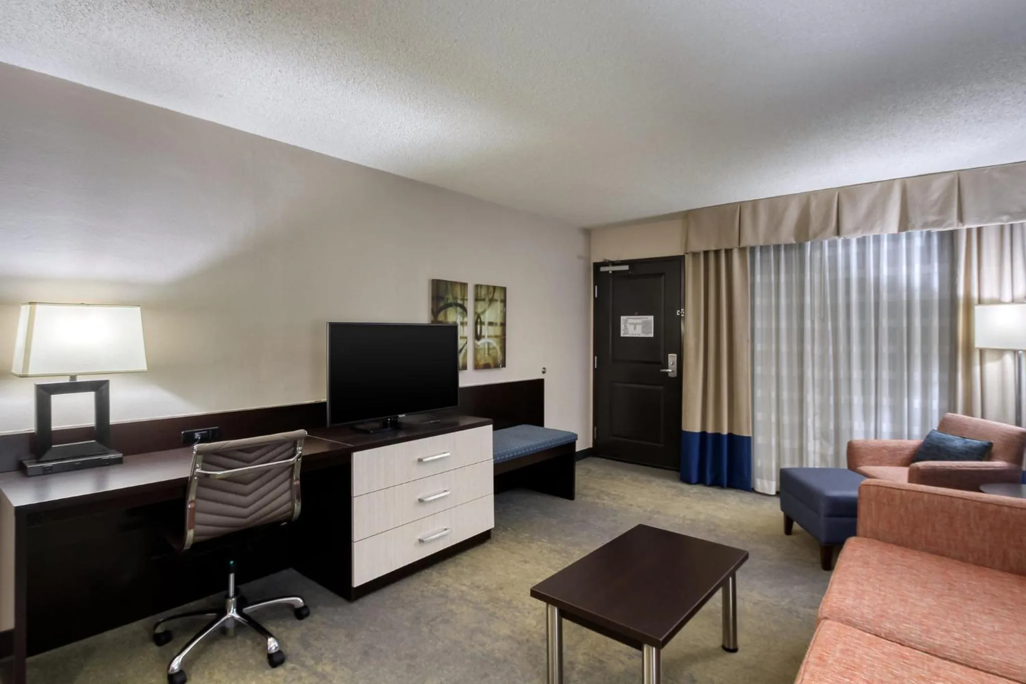 Photo of the whole room in Holiday Inn & Suites Atlanta Airport North by IHG