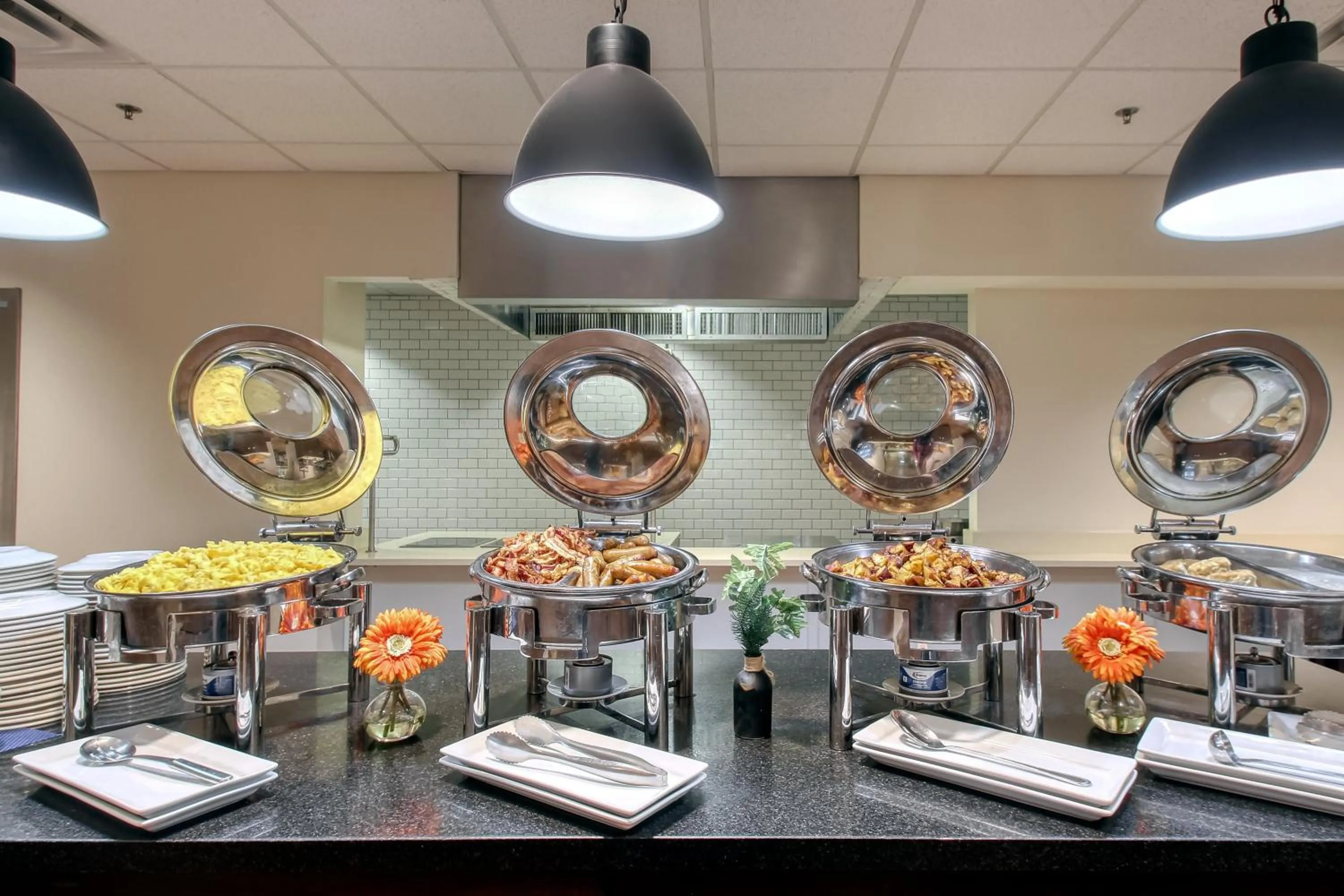 Breakfast in Holiday Inn & Suites Atlanta Airport North by IHG