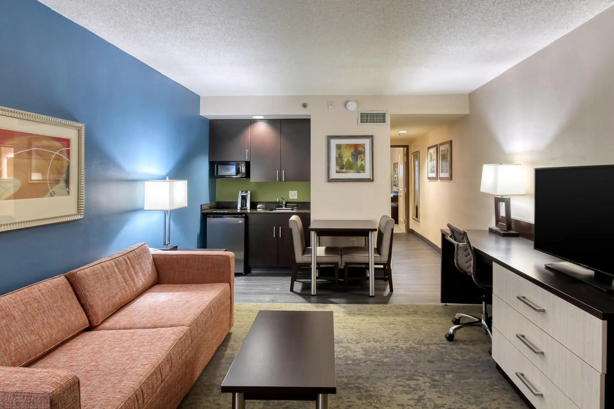 Photo of the whole room in Holiday Inn & Suites Atlanta Airport North by IHG