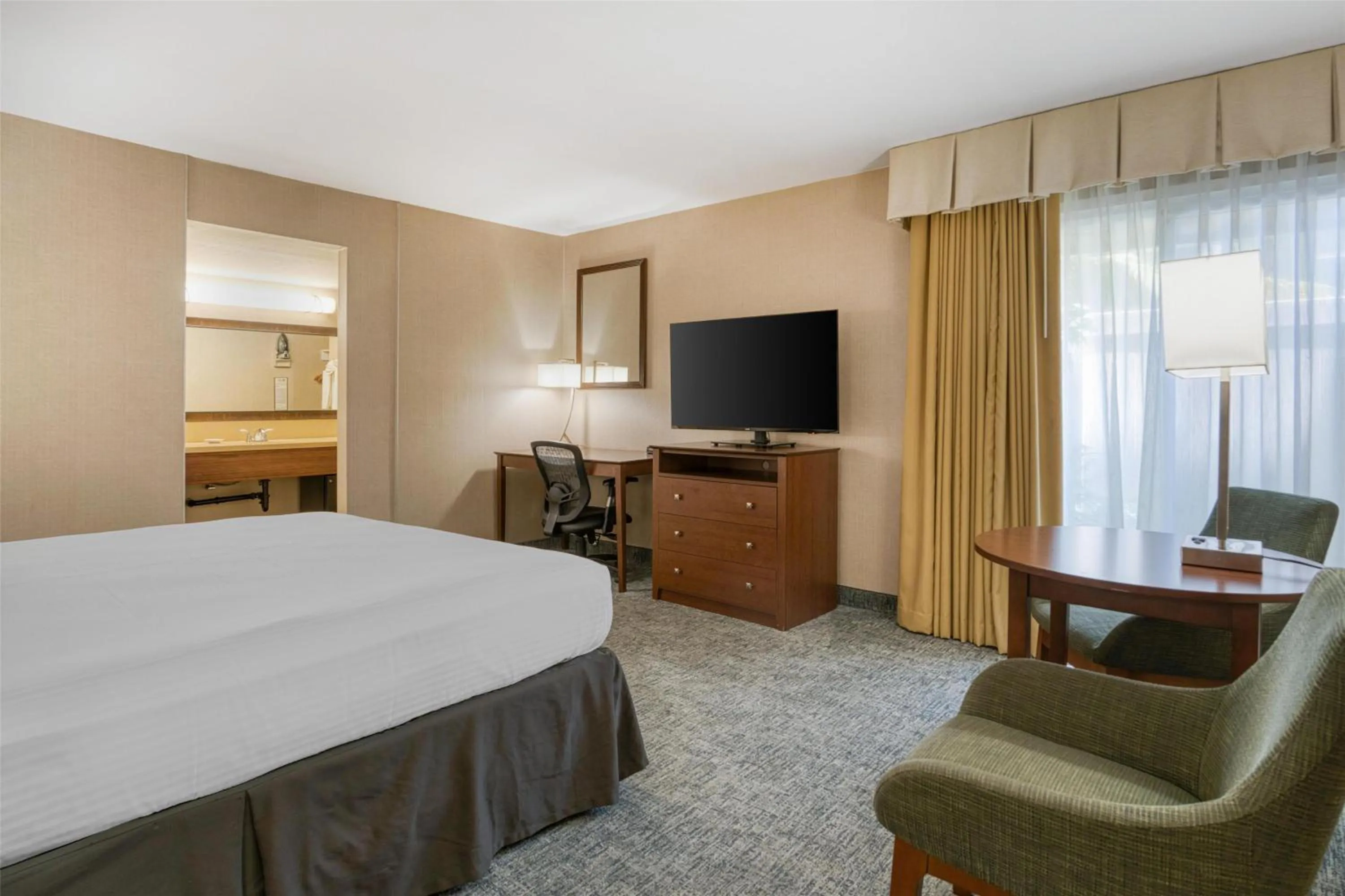 Bedroom, Bed in Best Western Seven Seas