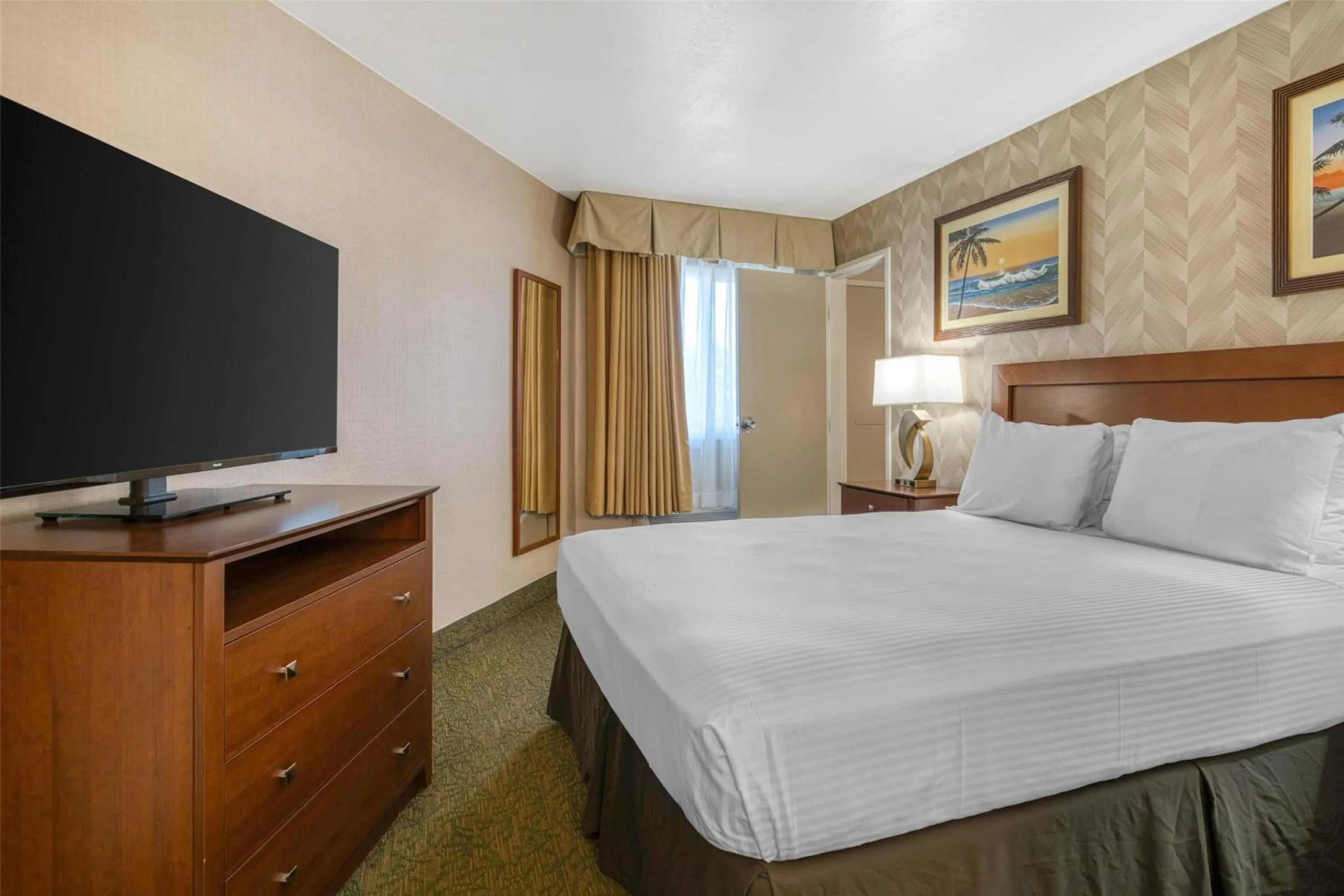 Photo of the whole room, Bed in Best Western Seven Seas