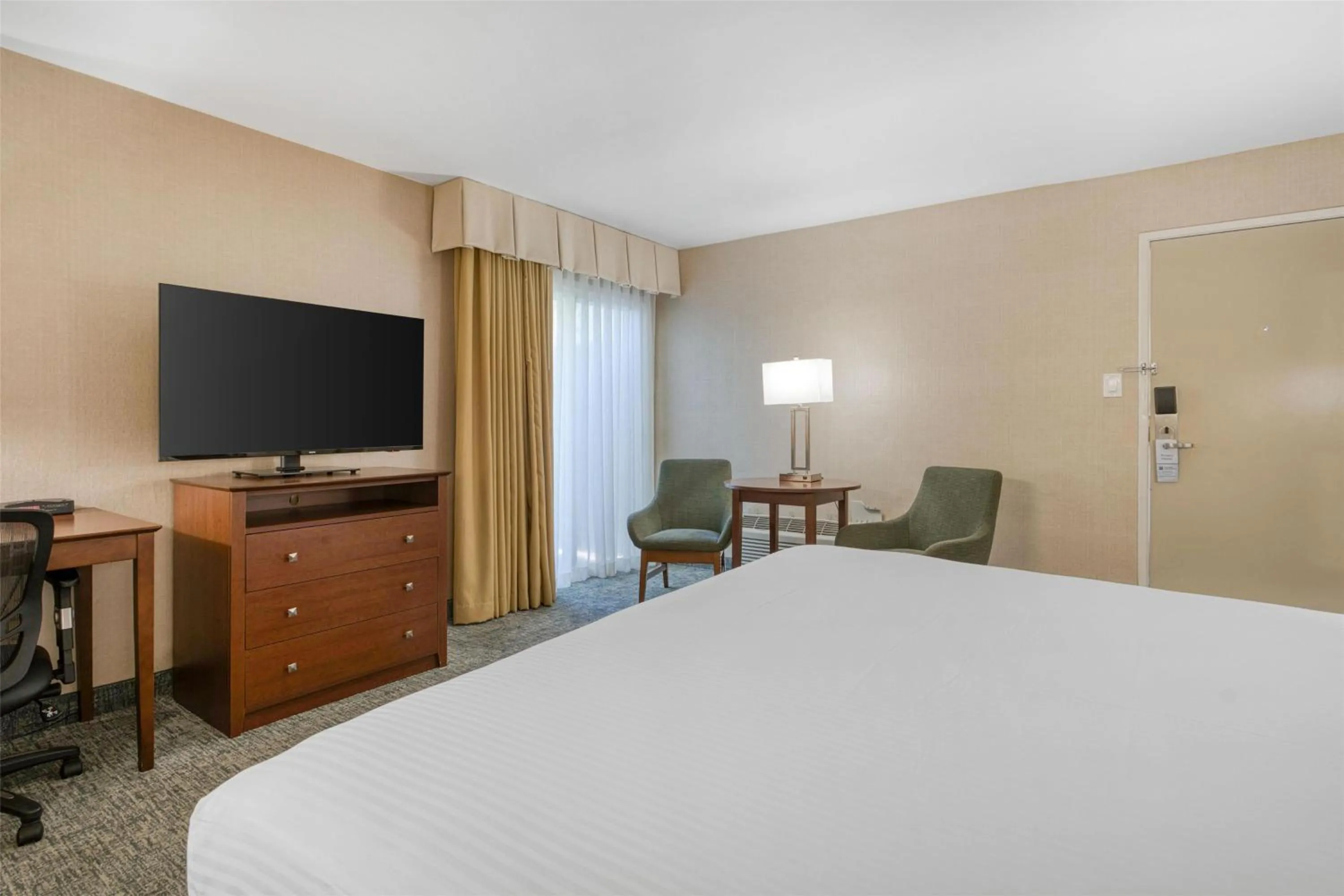 Bedroom, Bed in Best Western Seven Seas