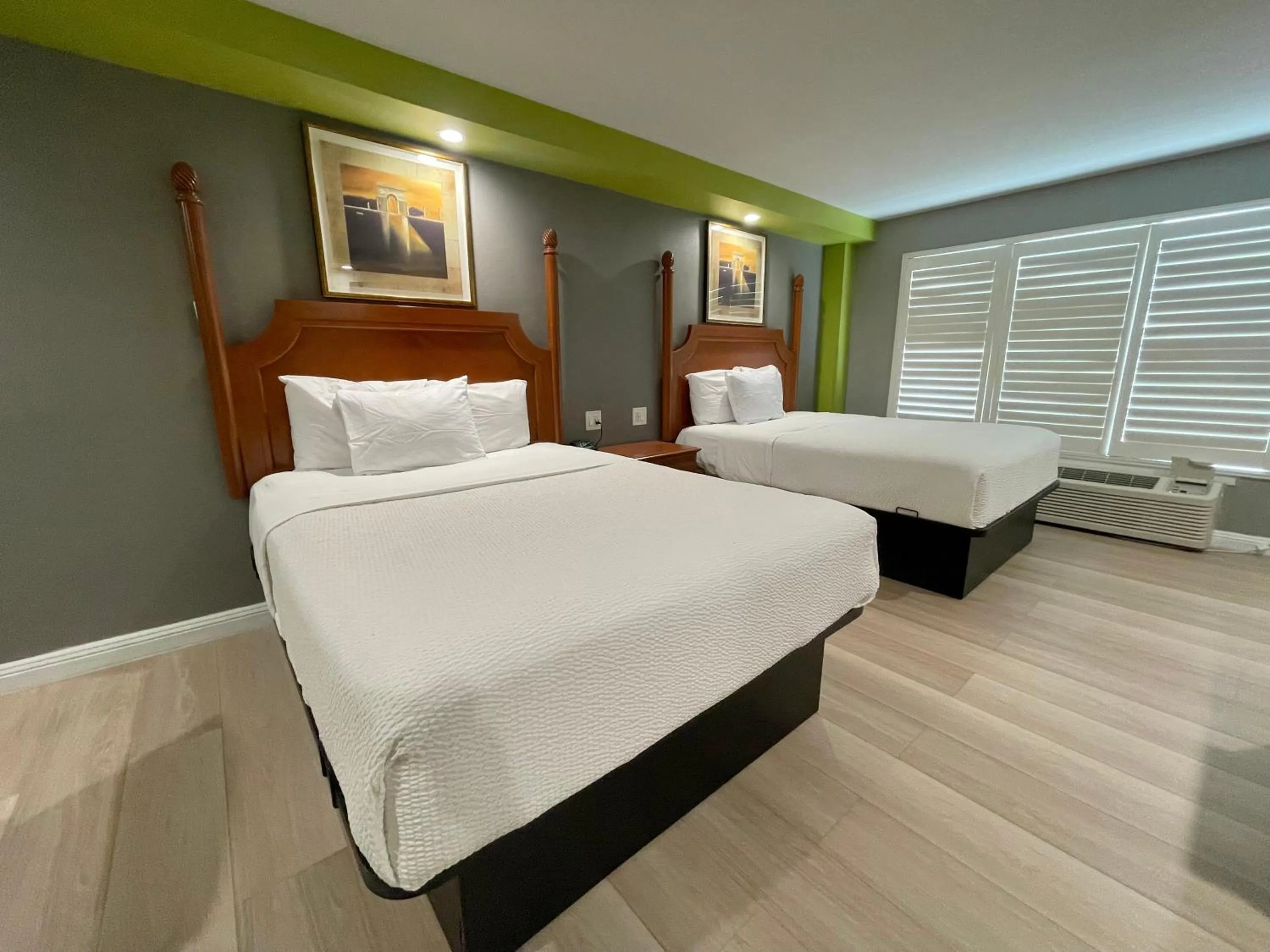 TV and multimedia, Bed in The SeaScape Inn