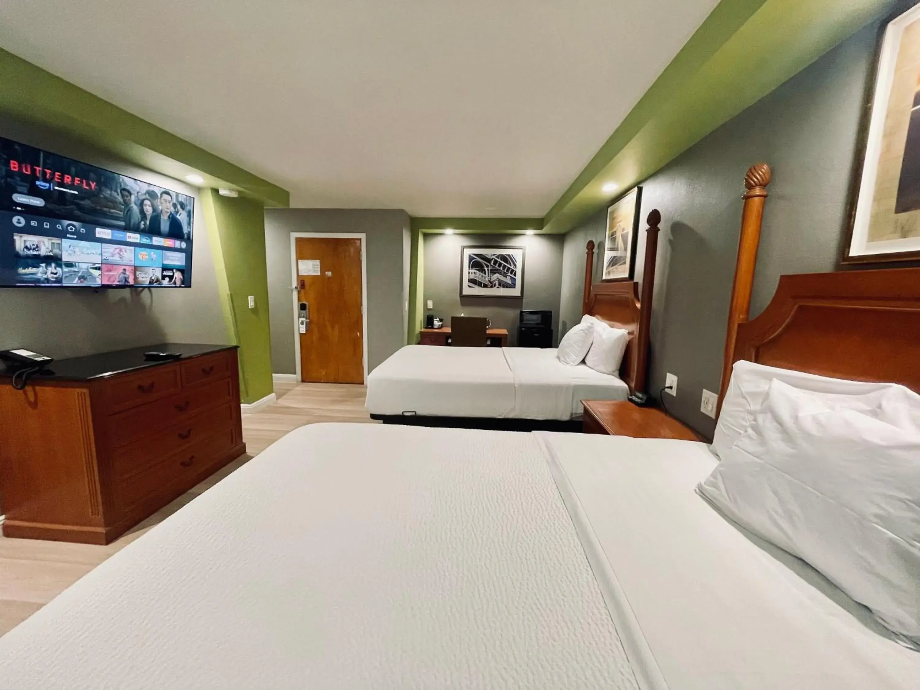 TV and multimedia, Bed in The SeaScape Inn TV and multimedia, Bed in The SeaScape Inn