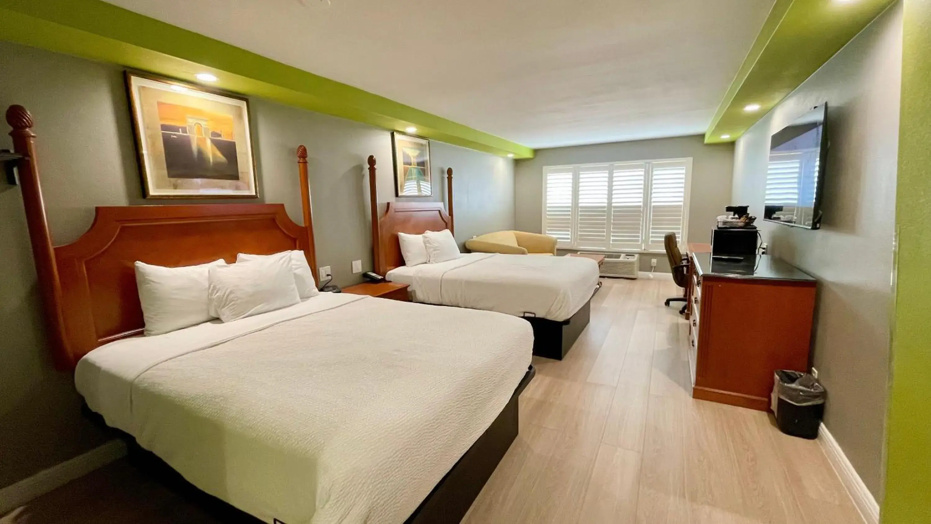 Bed in The SeaScape Inn Bed in The SeaScape Inn