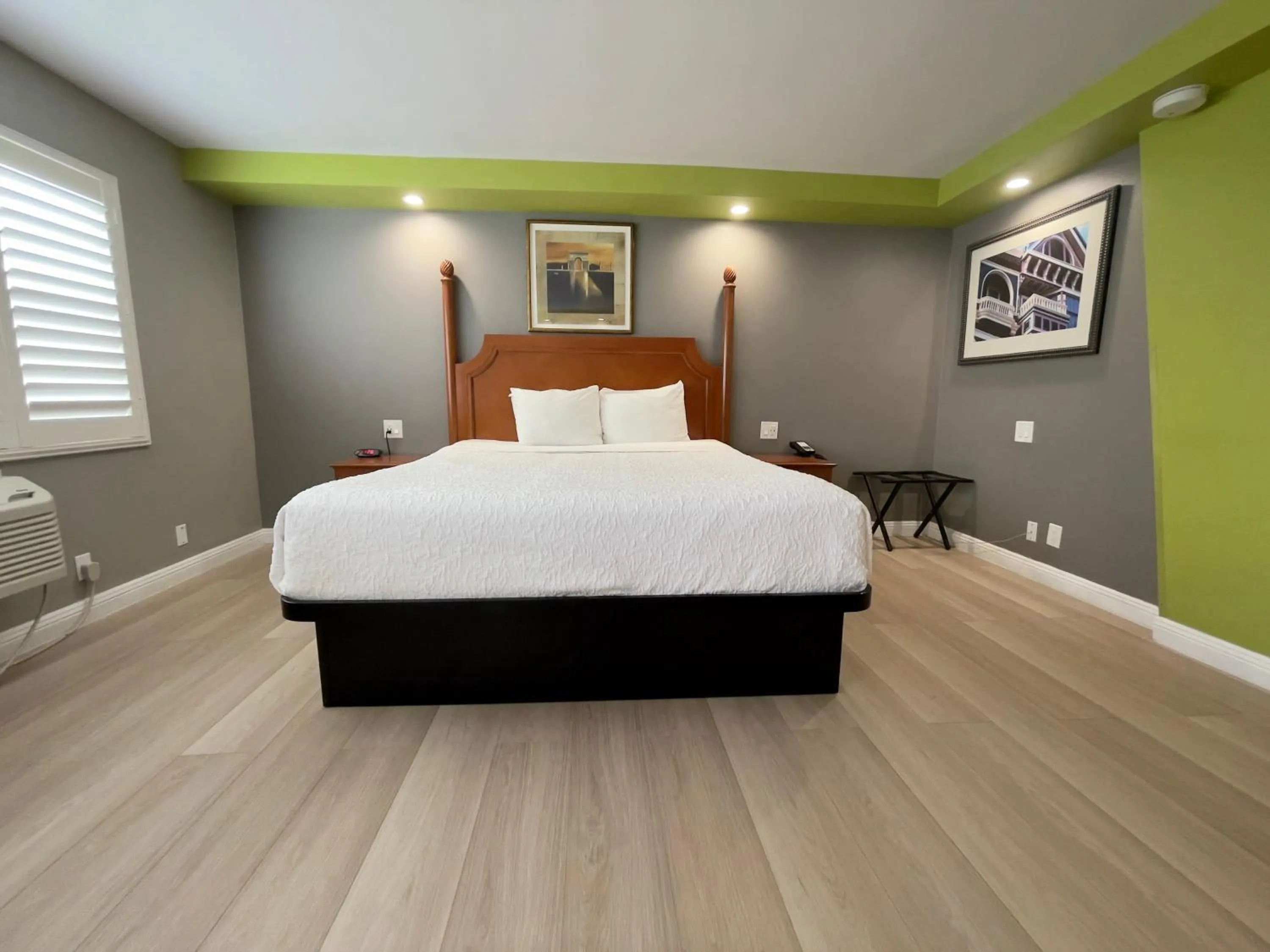 TV and multimedia, Bed in The SeaScape Inn