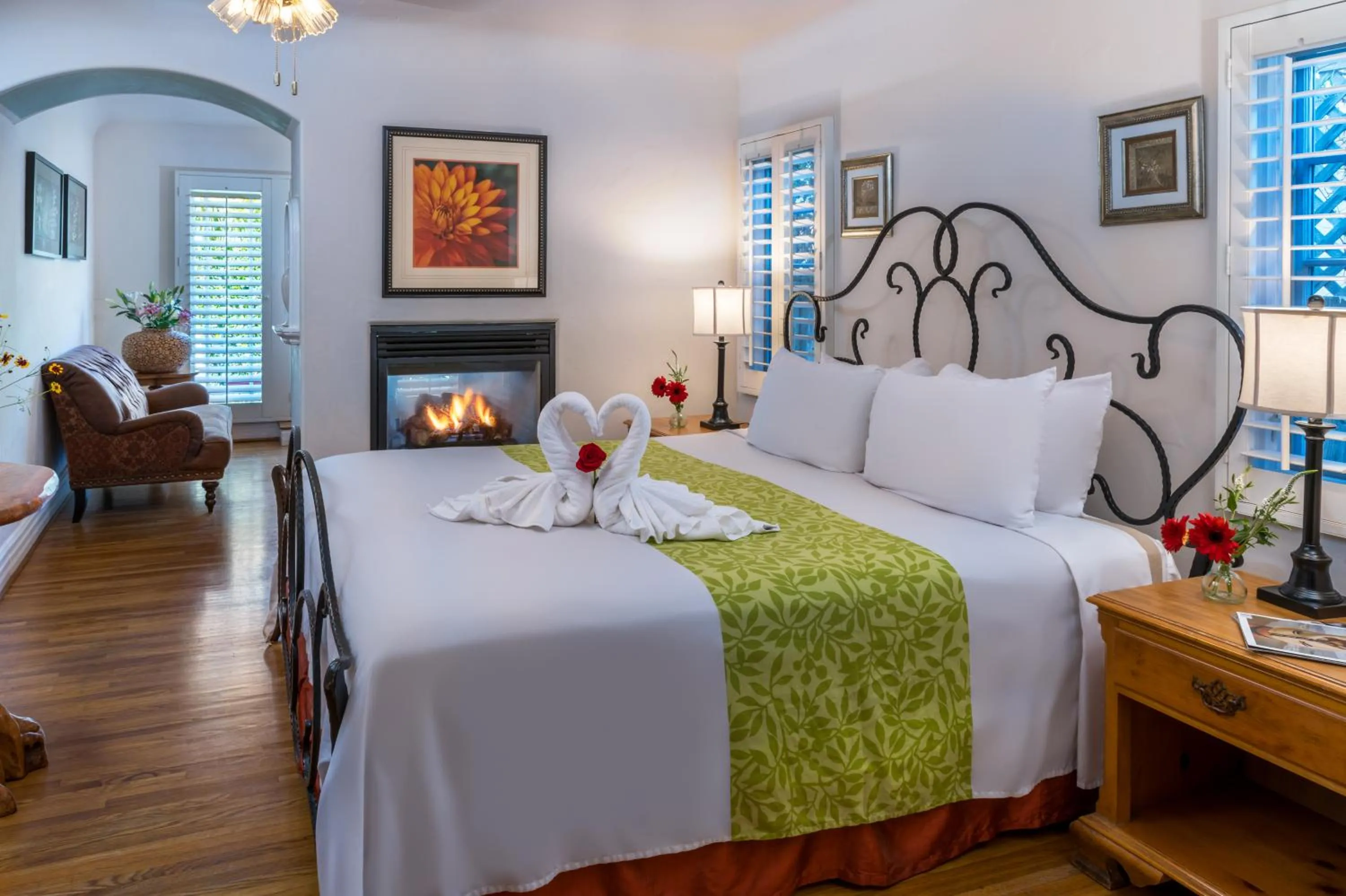 Photo of the whole room, Bed in The Eagle Inn