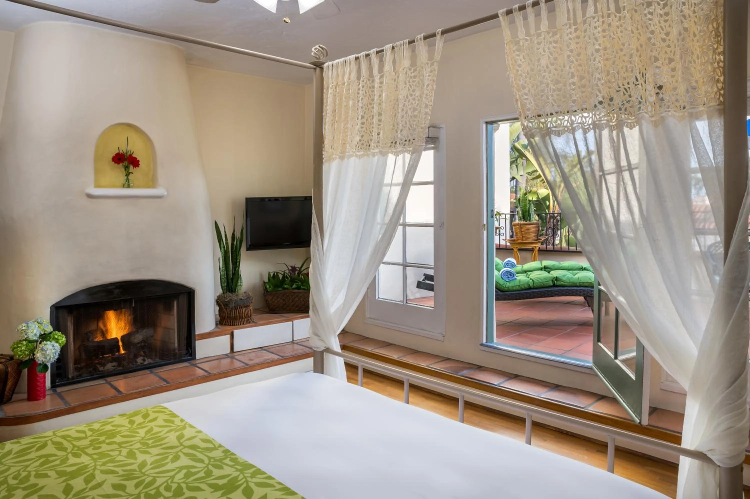 Balcony/Terrace, Bed in The Eagle Inn