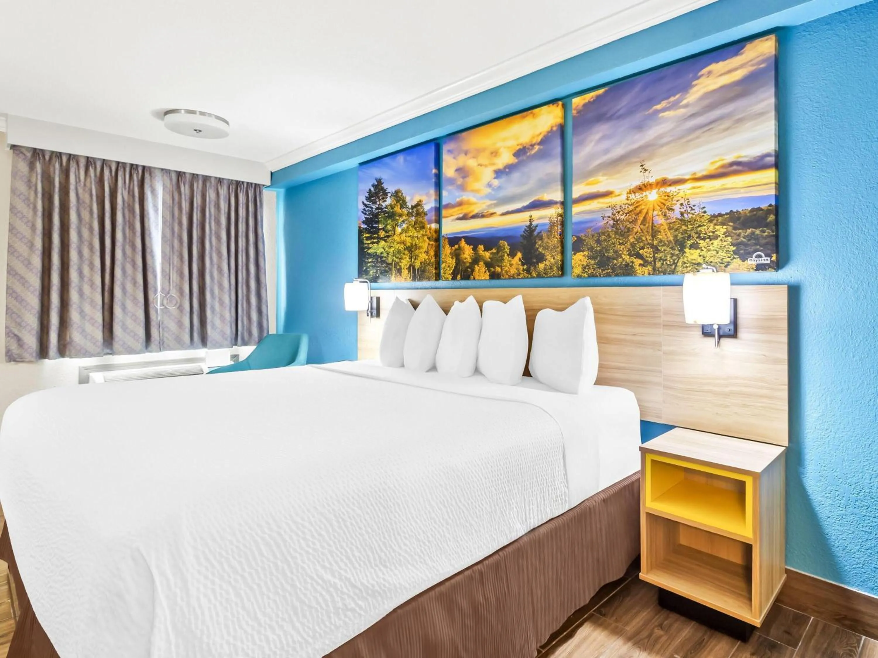 Bed in Days Inn by Wyndham Houston East