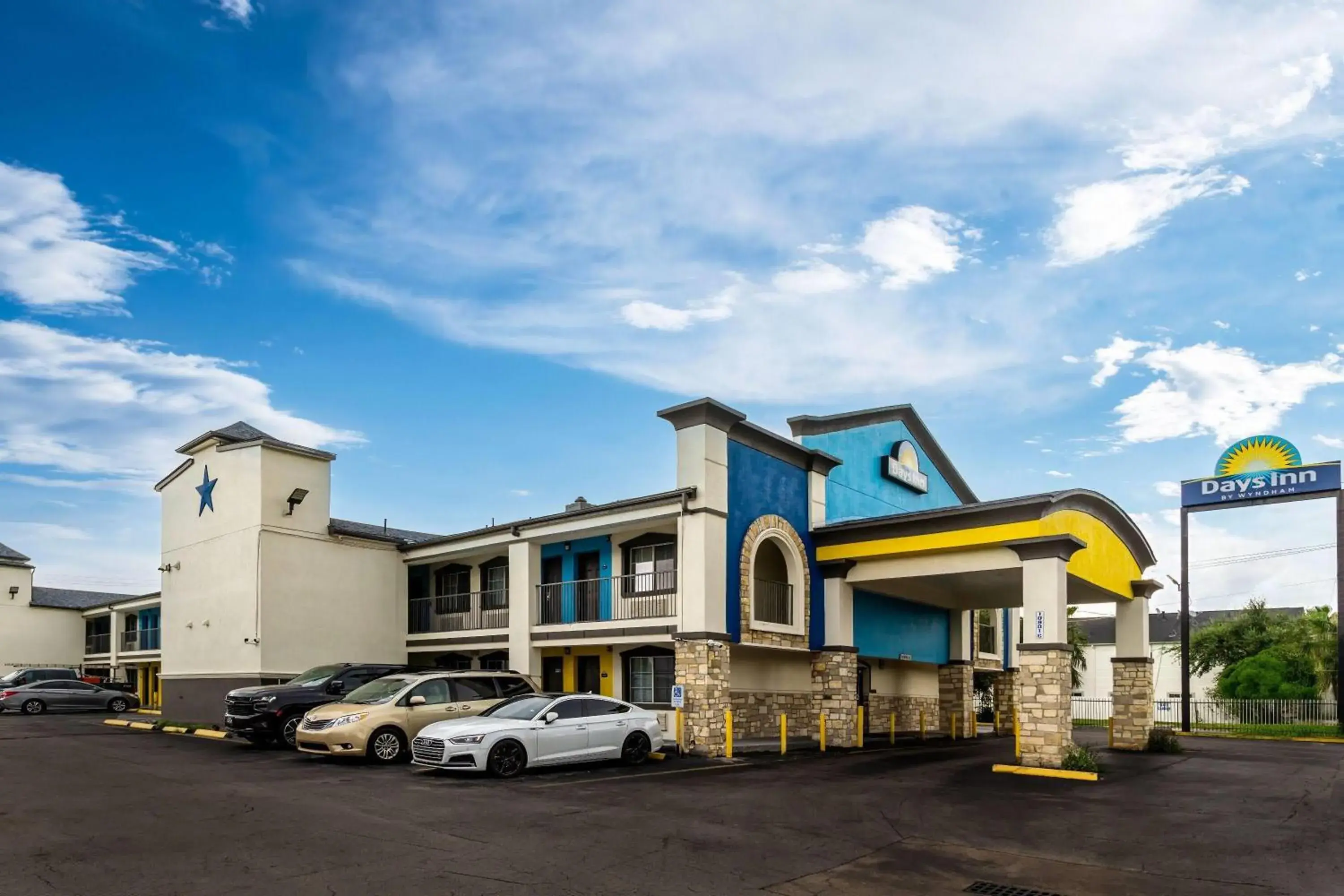 Property building in Days Inn by Wyndham Houston East Property building in Days Inn by Wyndham Houston East