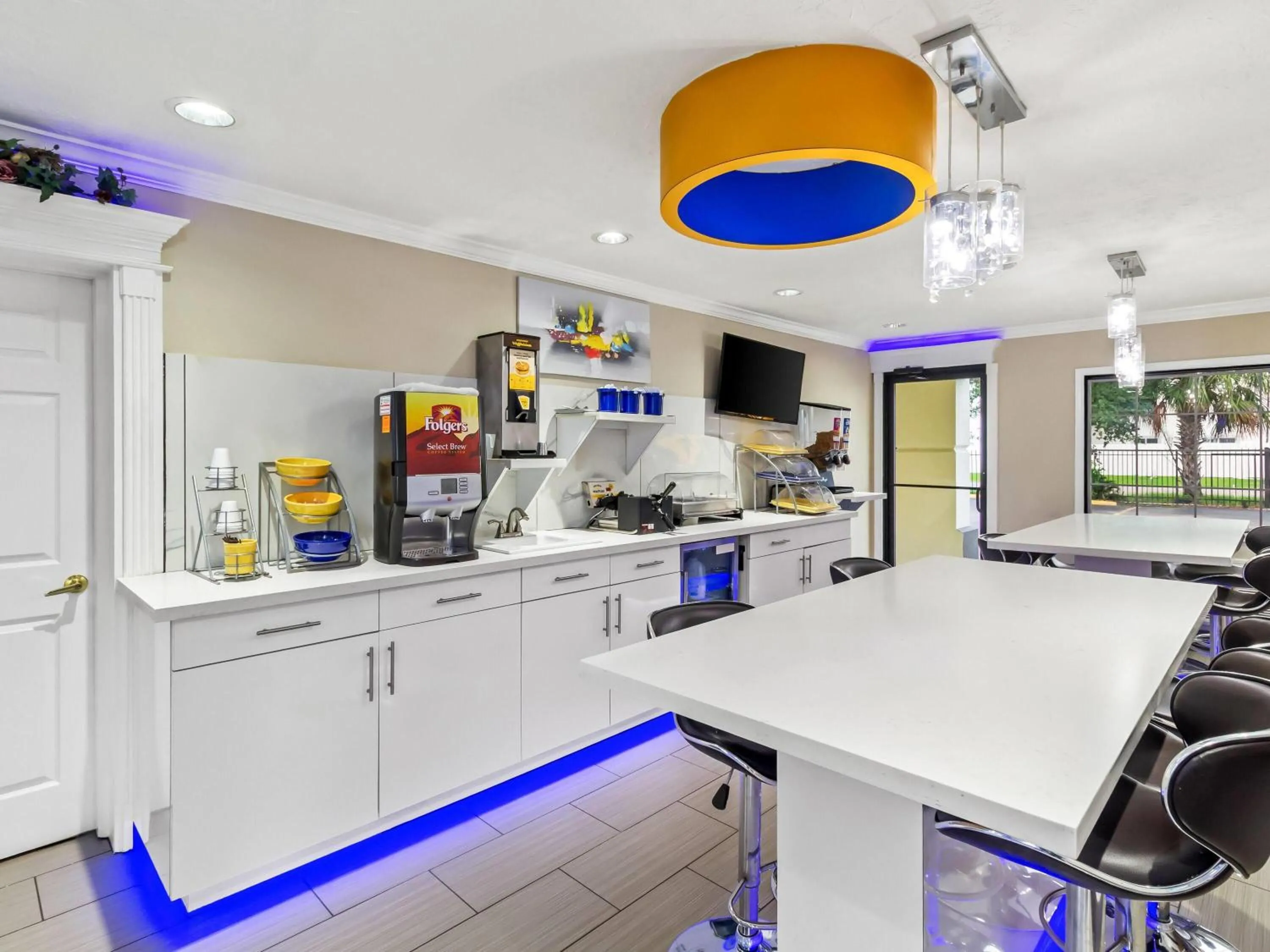 Restaurant/places to eat in Days Inn by Wyndham Houston East