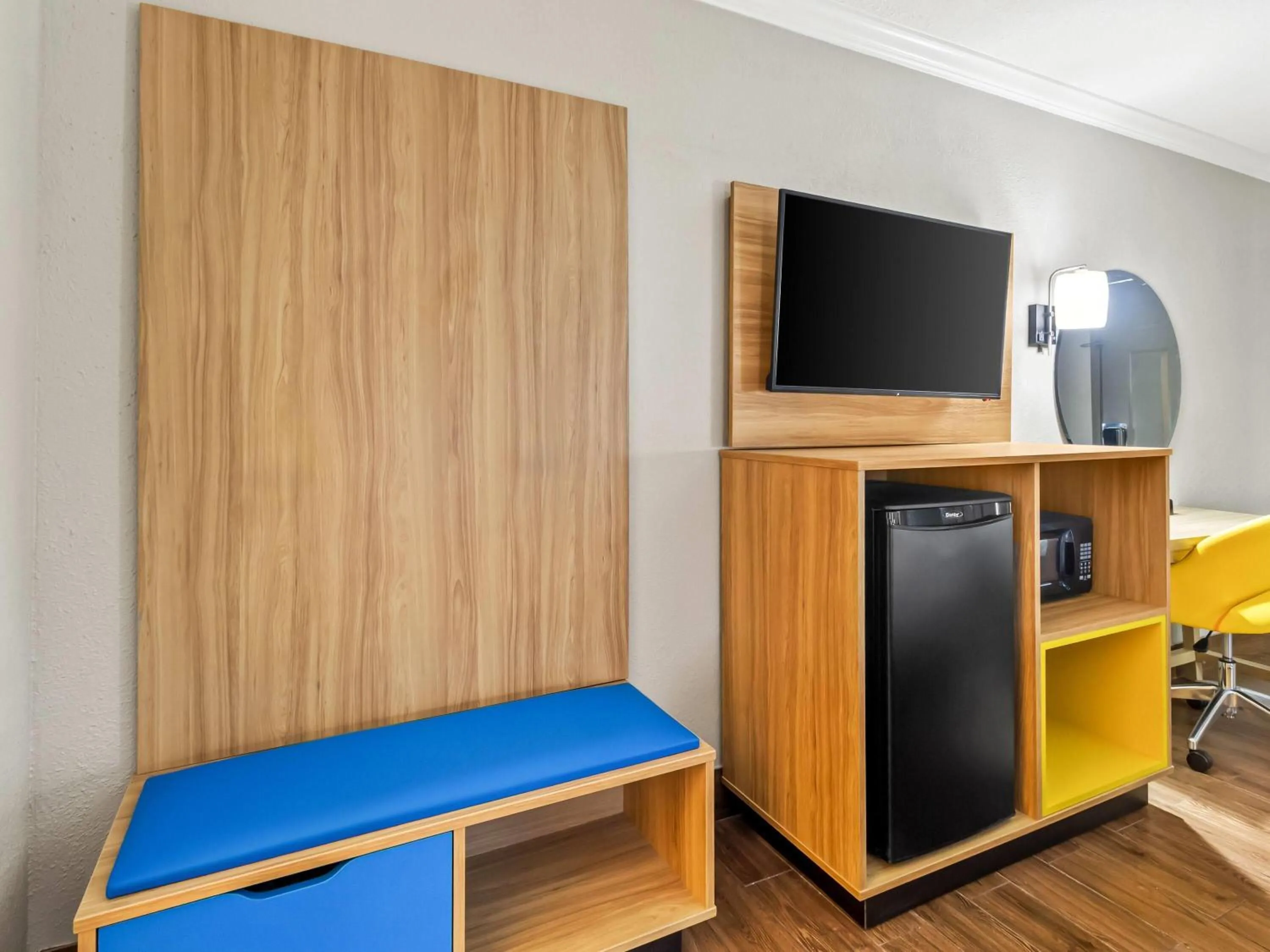 Bed in Days Inn by Wyndham Houston East