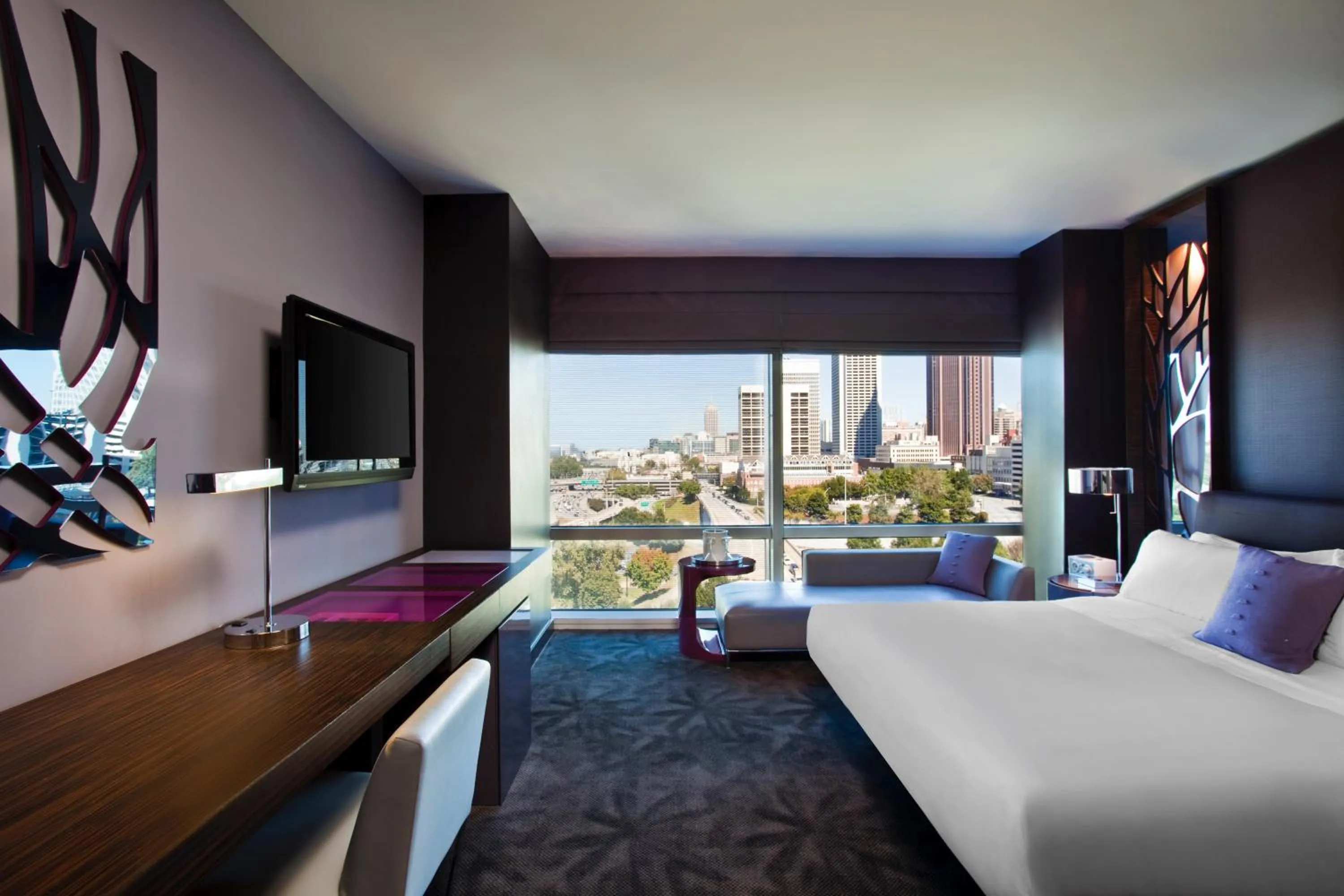 Bed in W Atlanta Downtown