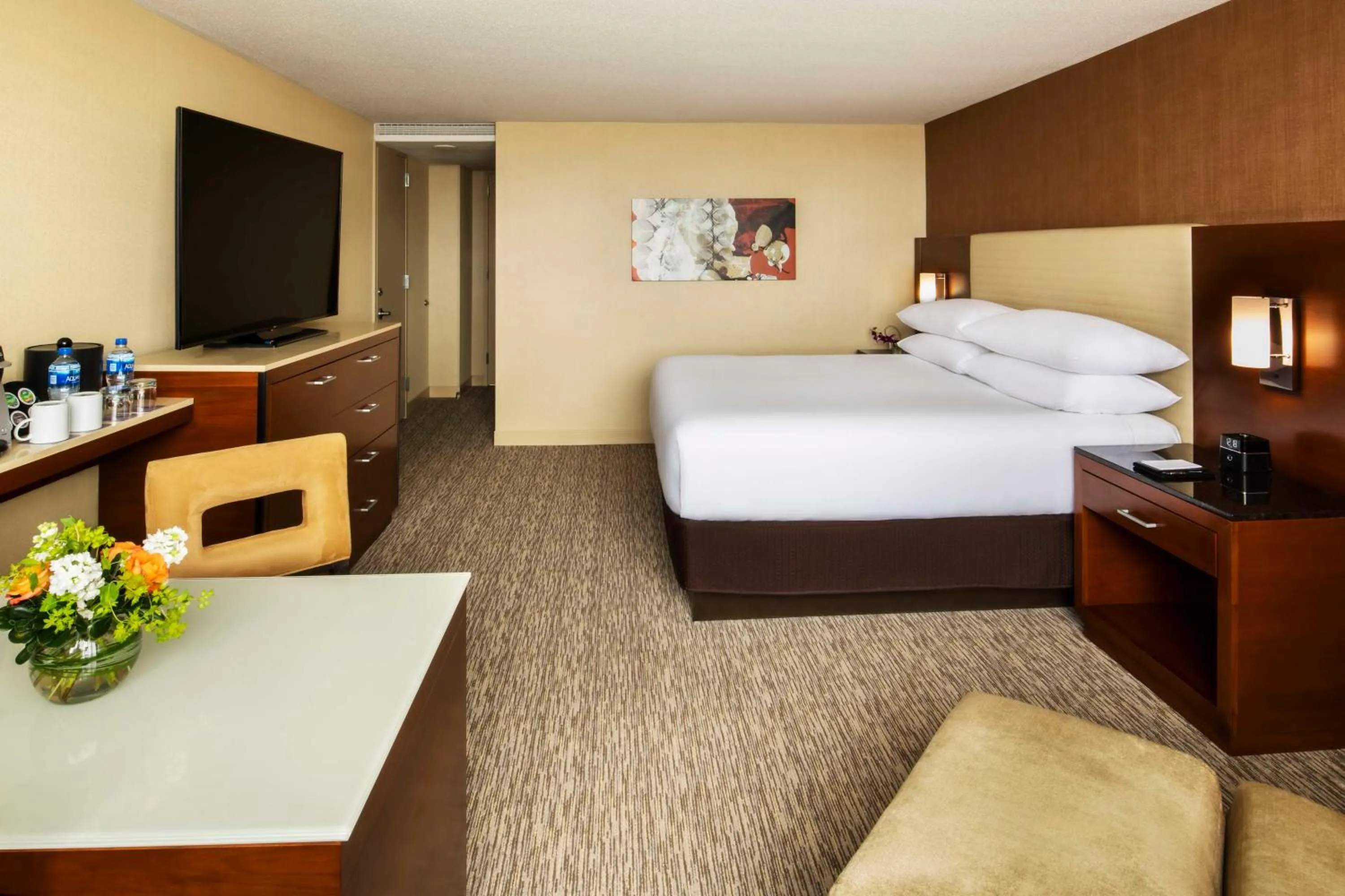 Bedroom, Bed in Hyatt Regency O'Hare Chicago