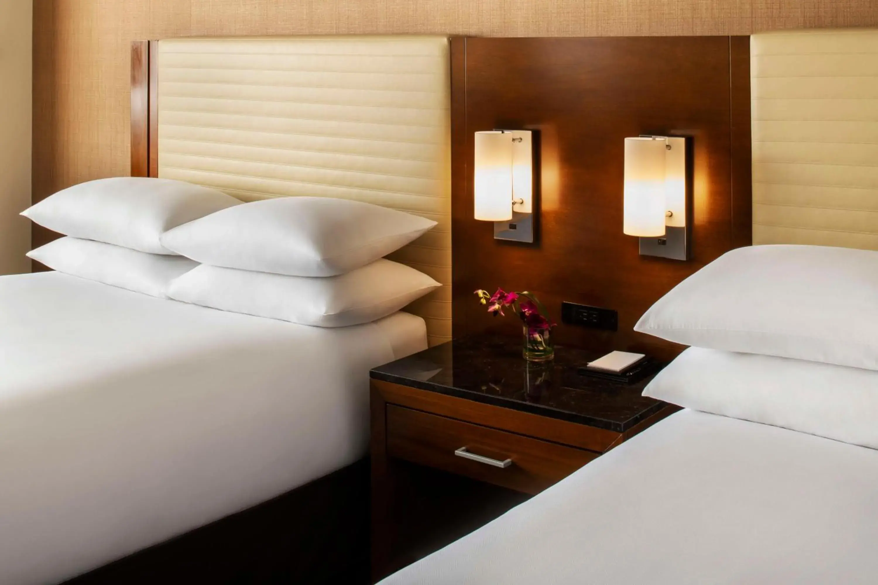 Bedroom, Bed in Hyatt Regency O'Hare Chicago Bedroom, Bed in Hyatt Regency O'Hare Chicago