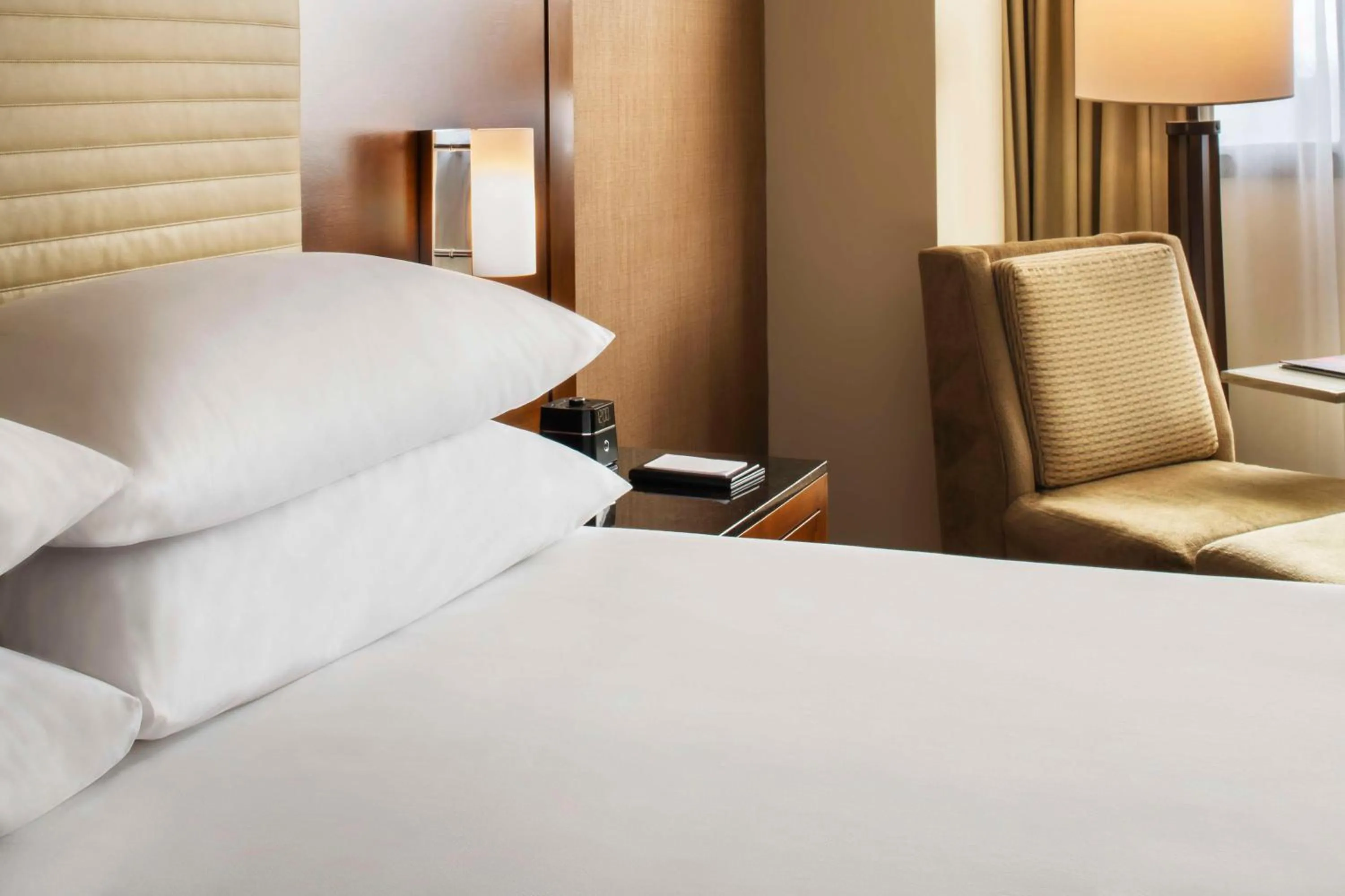 Bedroom, Bed in Hyatt Regency O'Hare Chicago