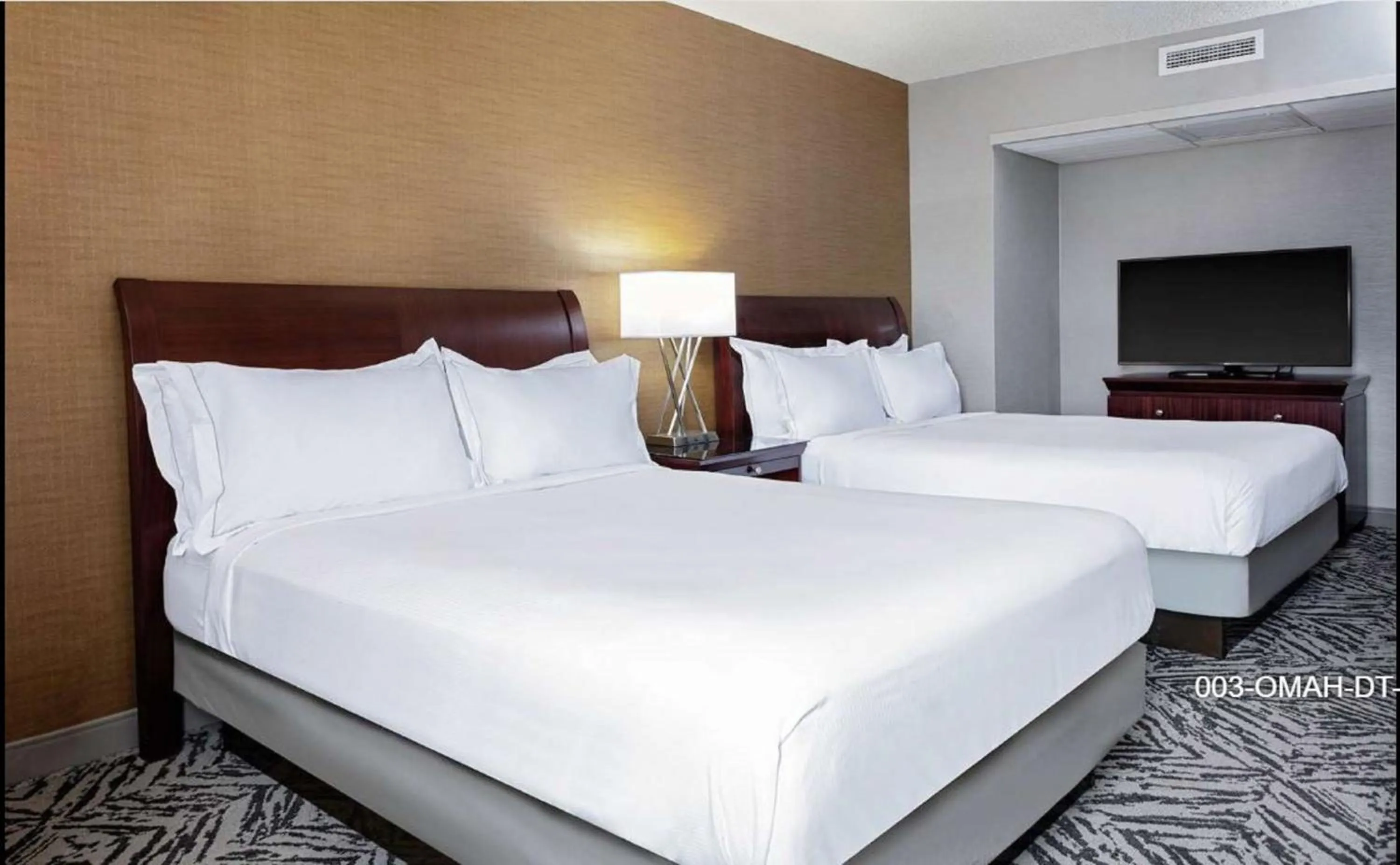Bed in DoubleTree by Hilton Hotel & Executive Meeting Center Omaha-Downtown