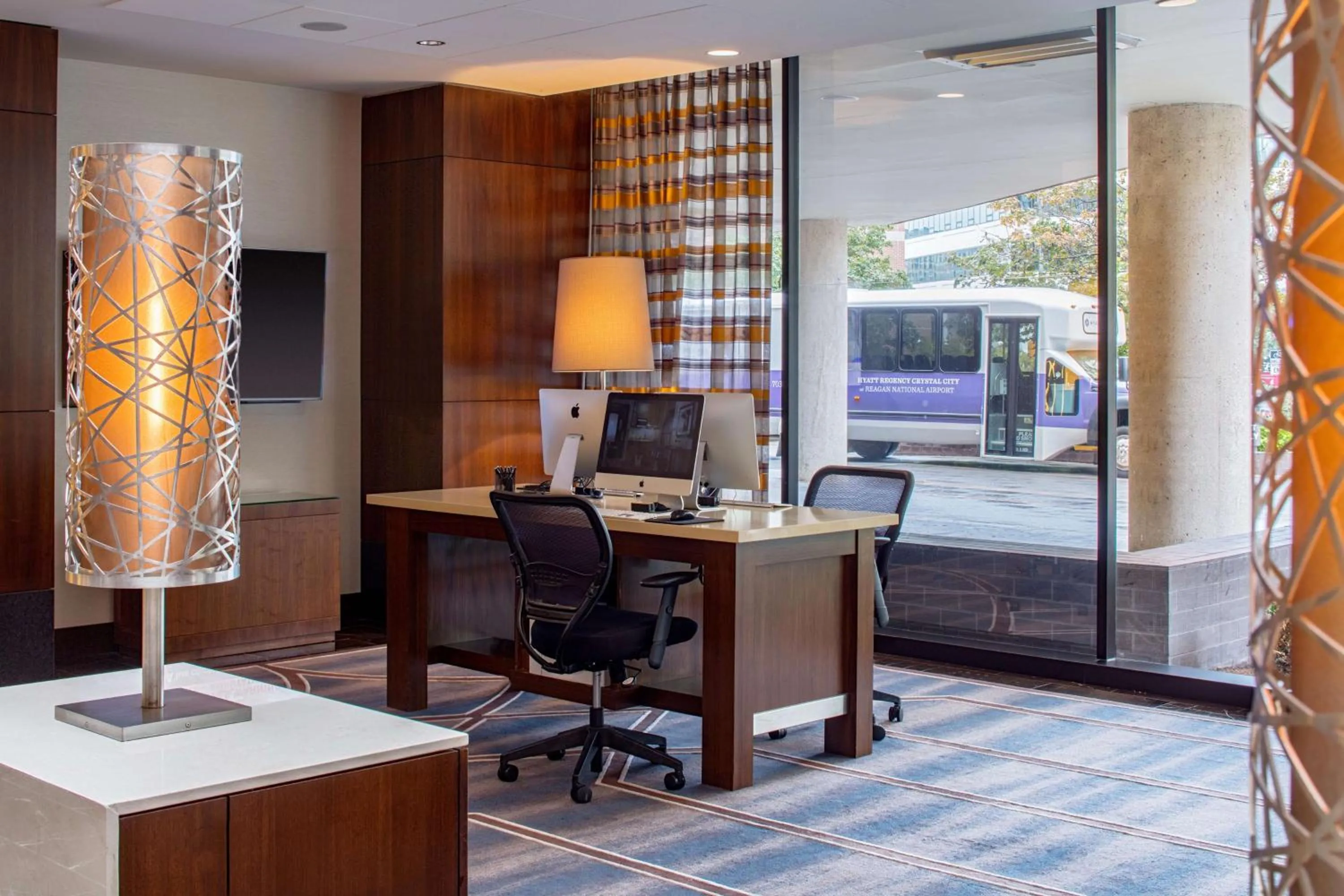 Lobby or reception in Hyatt Regency Crystal City at Reagan National Airport