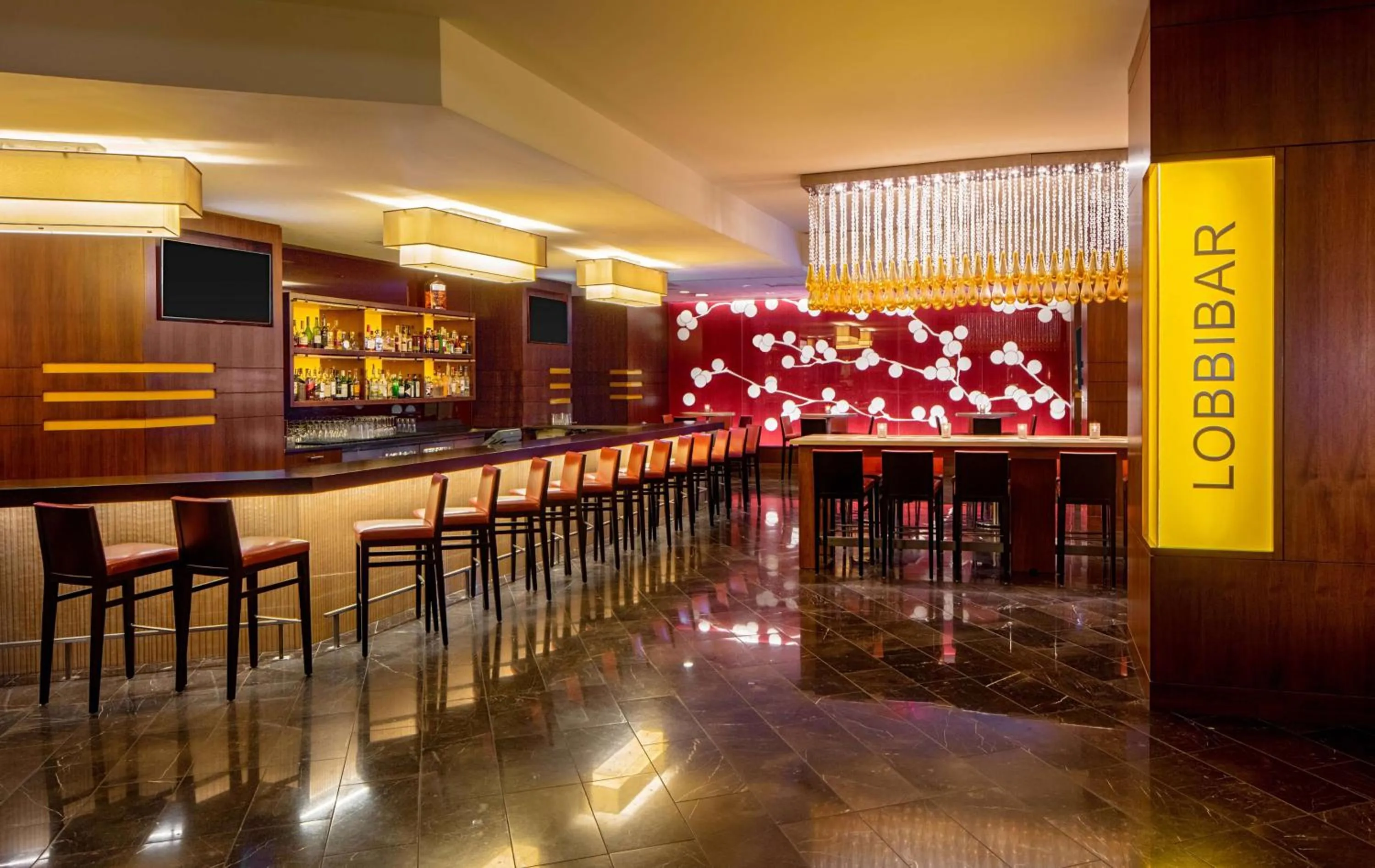 Lounge or bar in Hyatt Regency Crystal City at Reagan National Airport