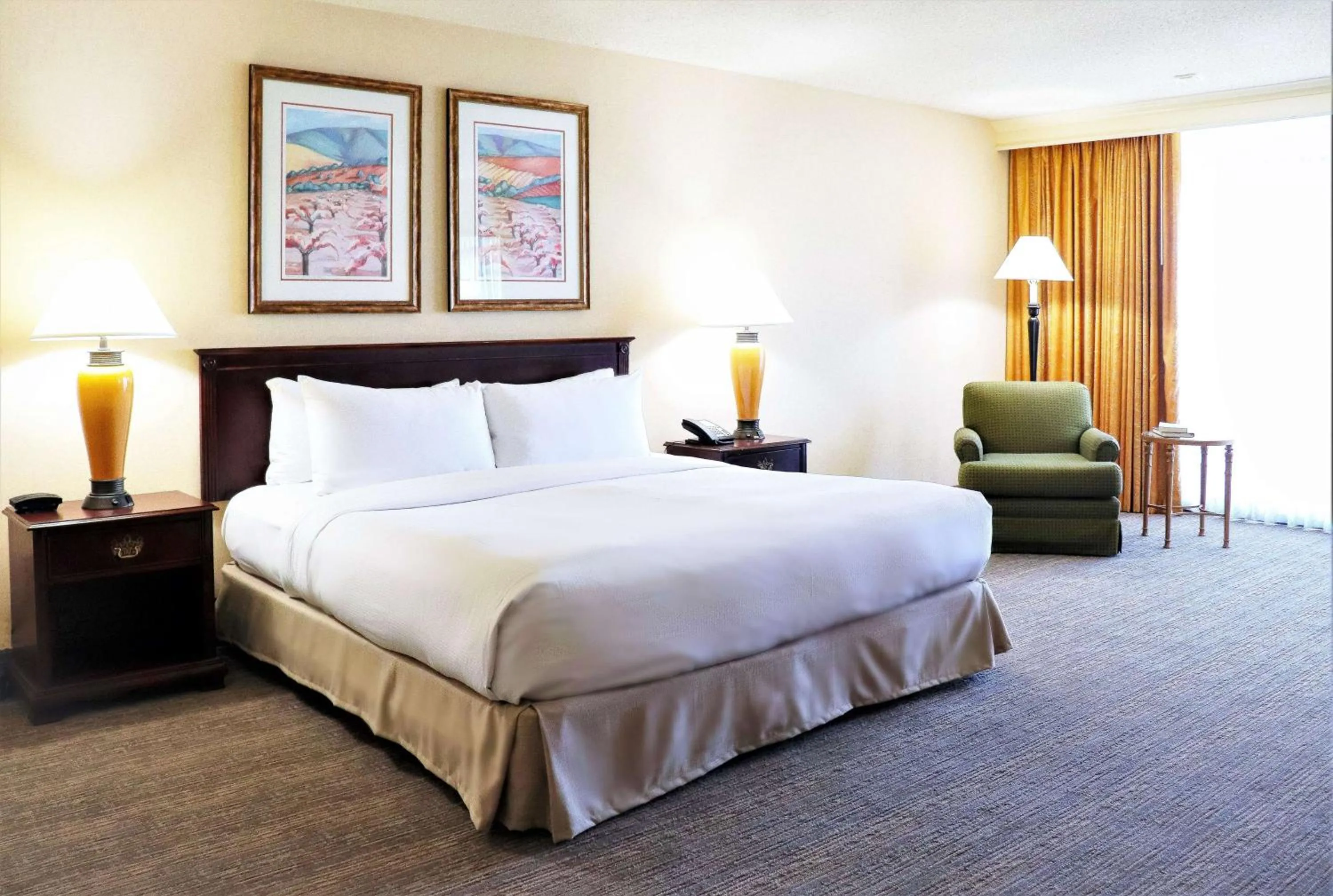 Bed in DoubleTree by Hilton San Jose