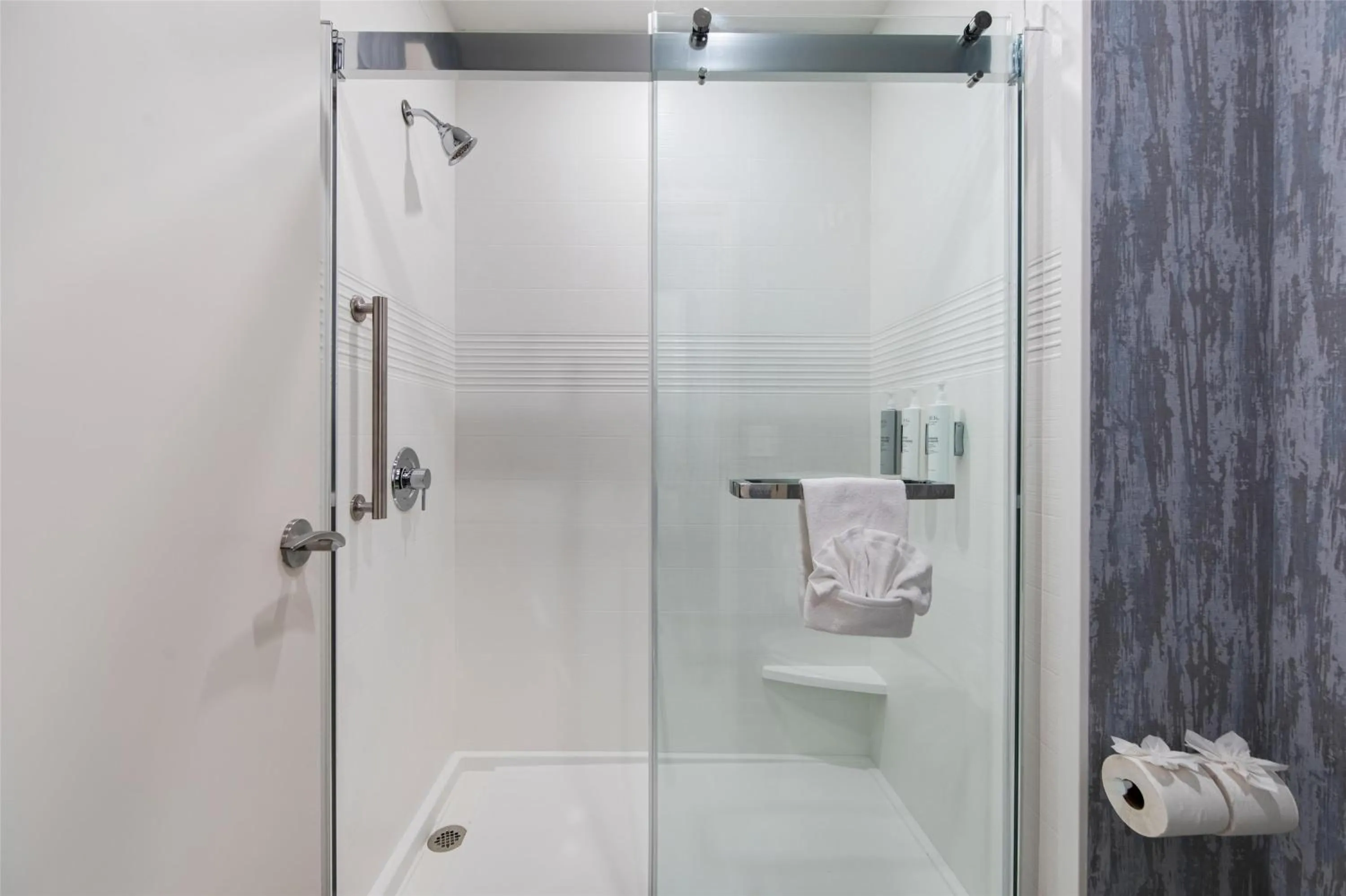 Bathroom in Homewood Suites by Hilton East Rutherford - Meadowlands, NJ