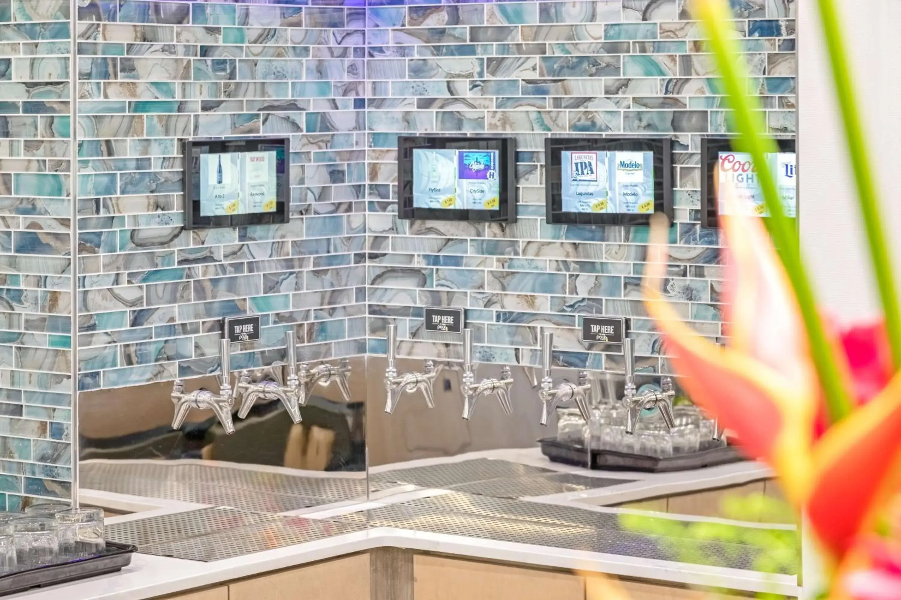 Lounge or bar in Homewood Suites by Hilton East Rutherford - Meadowlands, NJ Lounge or bar in Homewood Suites by Hilton East Rutherford - Meadowlands, NJ