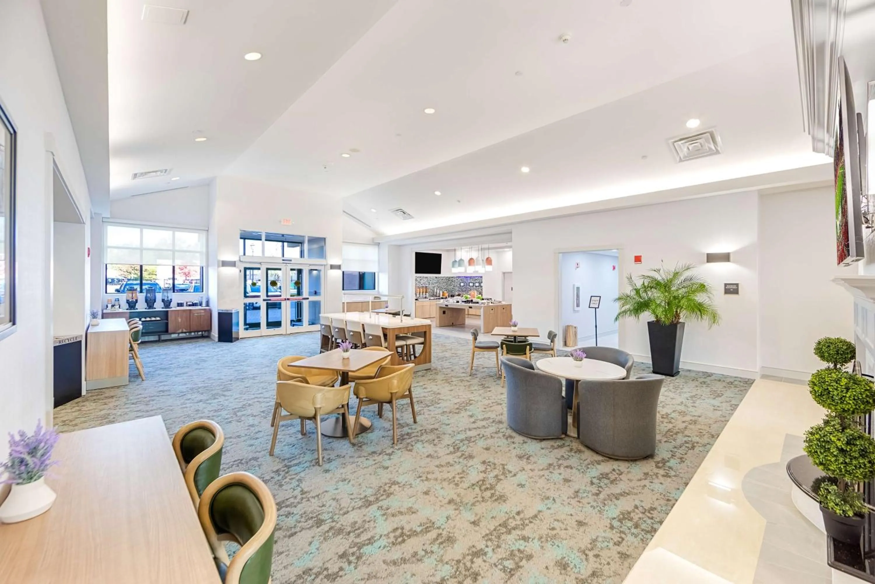 Lobby or reception in Homewood Suites by Hilton East Rutherford - Meadowlands, NJ