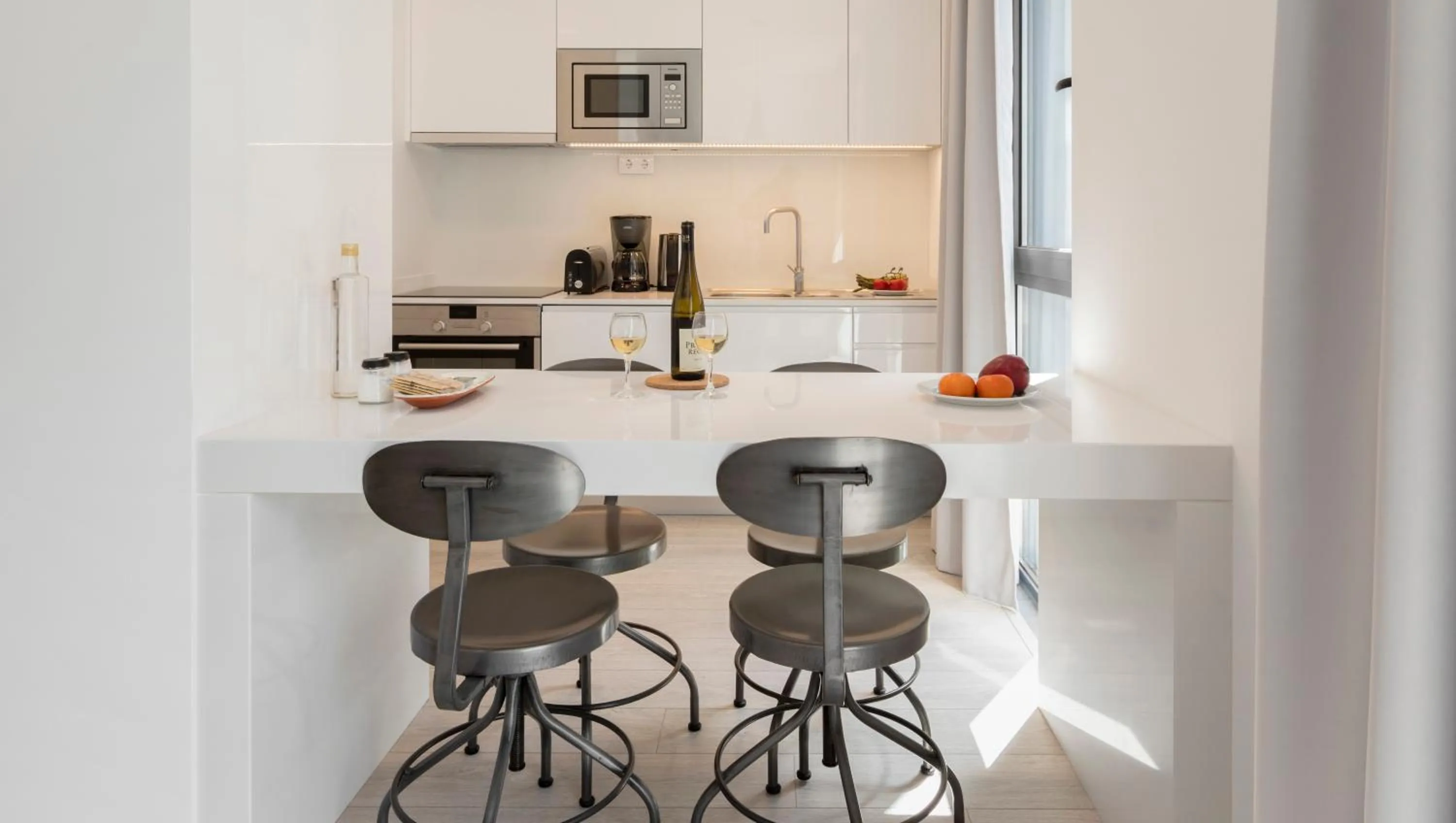 Dining area in Lisbon Serviced Apartments - Parque