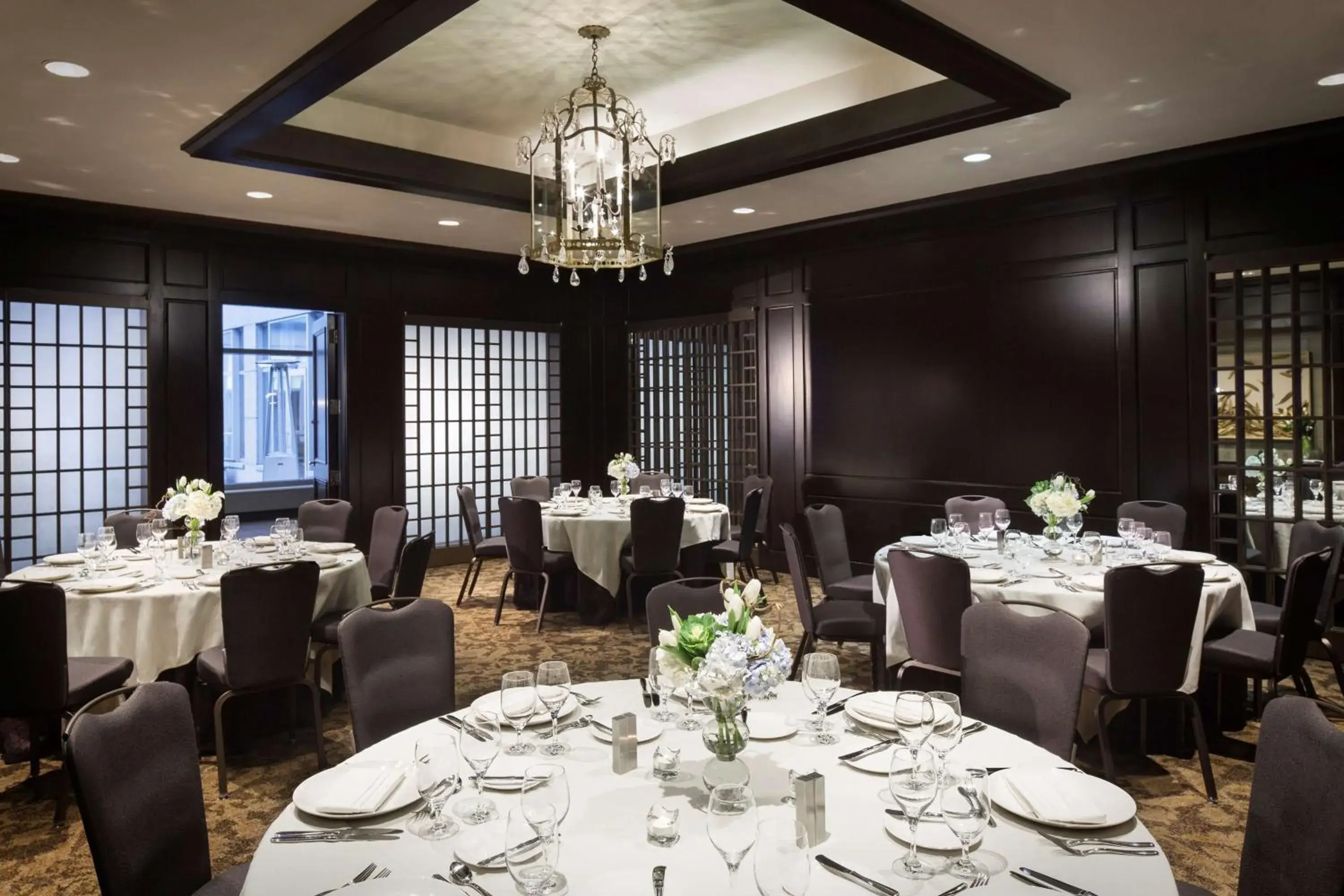 Restaurant/places to eat in The Logan Philadelphia, Curio Collection by Hilton Restaurant/places to eat in The Logan Philadelphia, Curio Collection by Hilton