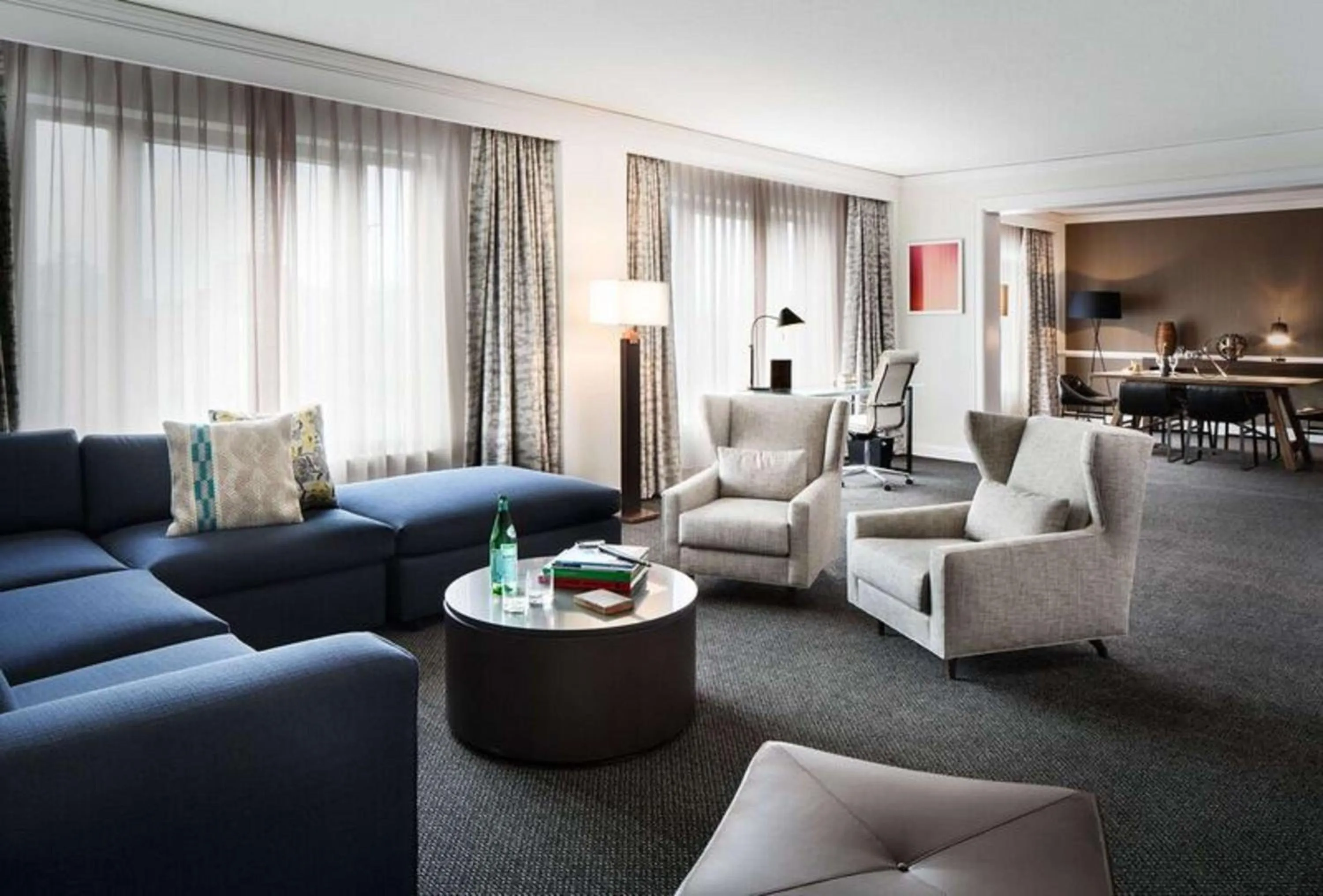 Living room in The Logan Philadelphia, Curio Collection by Hilton